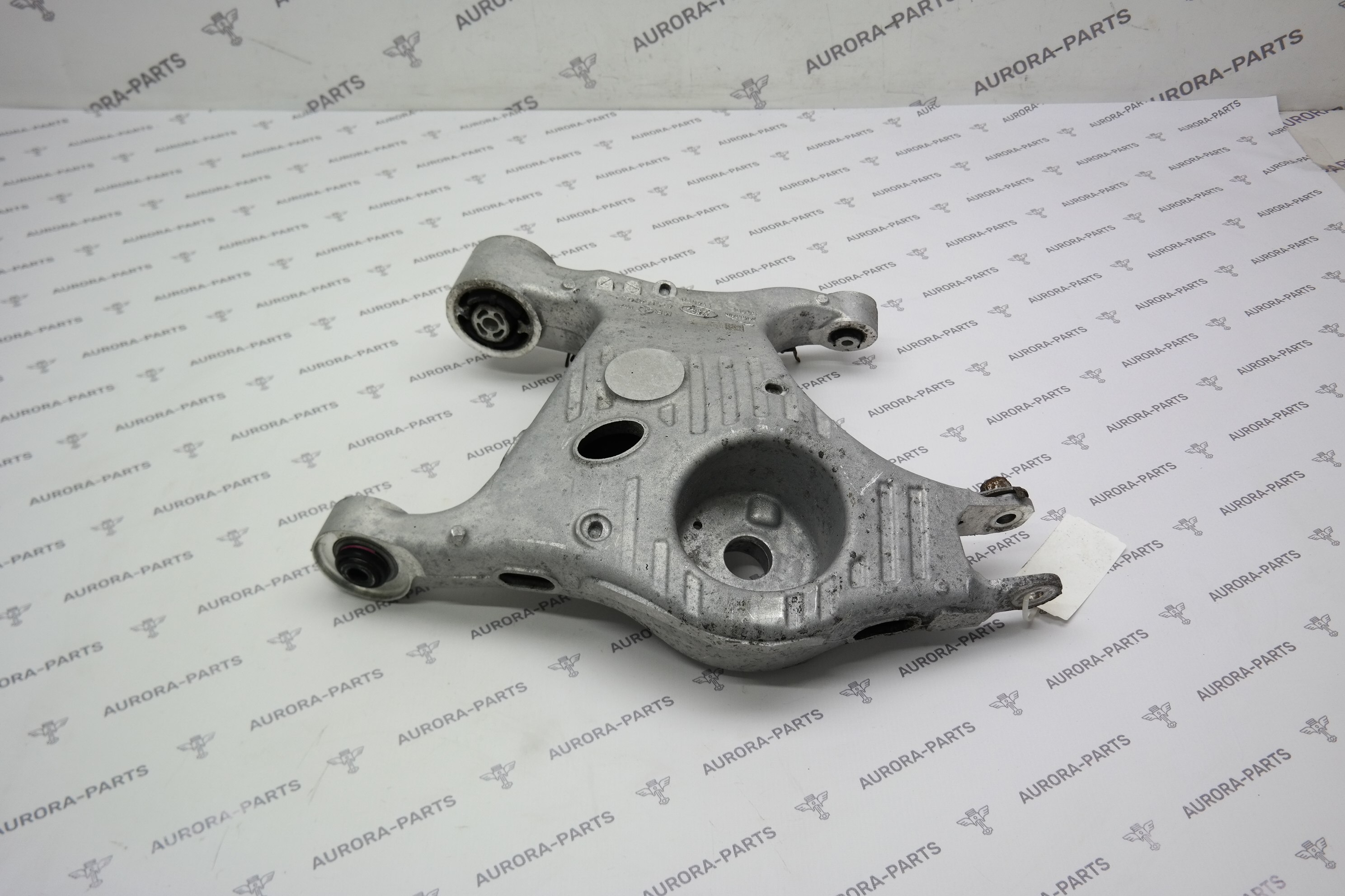 Рычаг нижний задней подвески LH Land Rover Discovery Sport