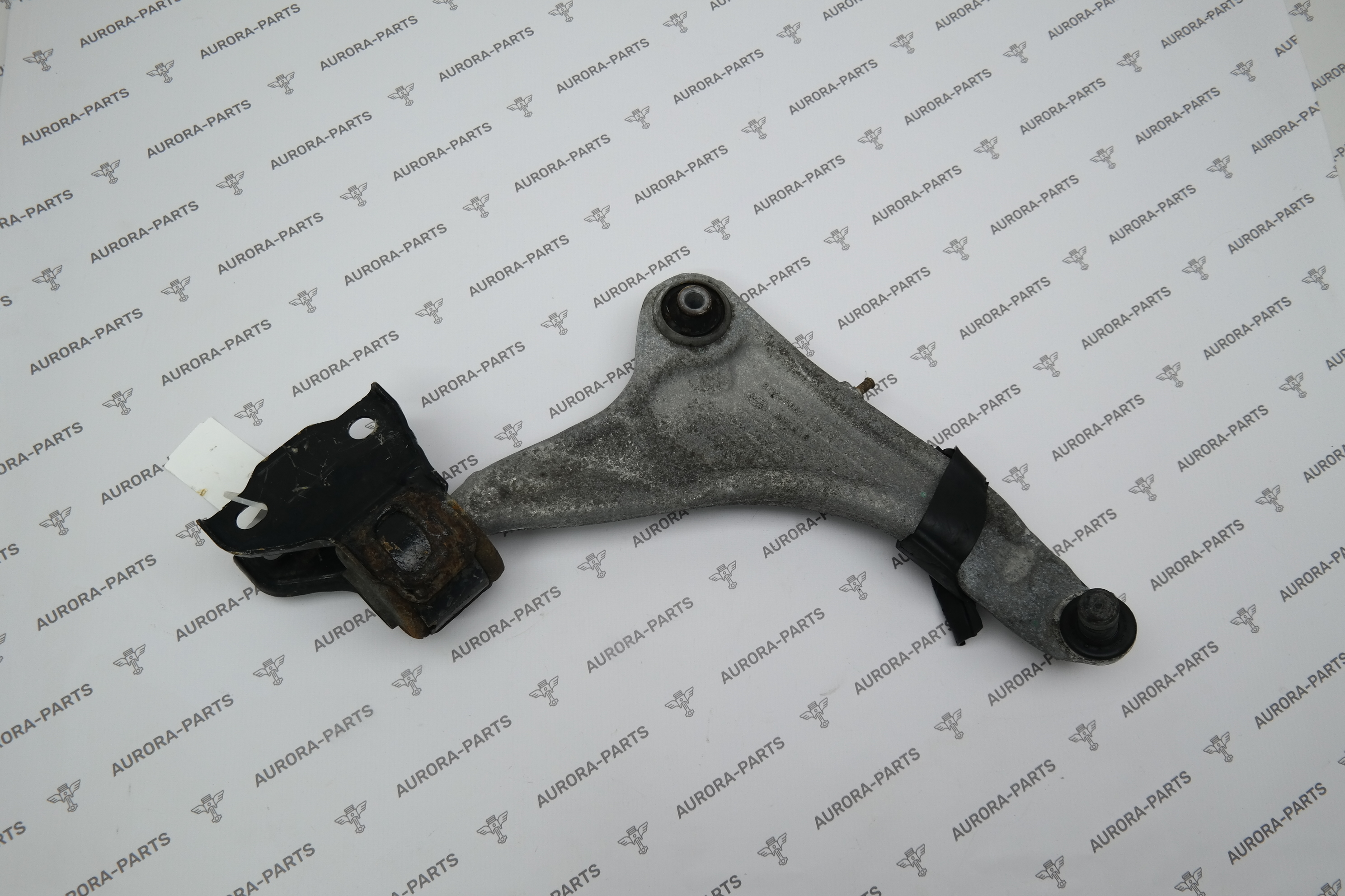 Рычаг передней подвески RH Land Rover Discovery Sport