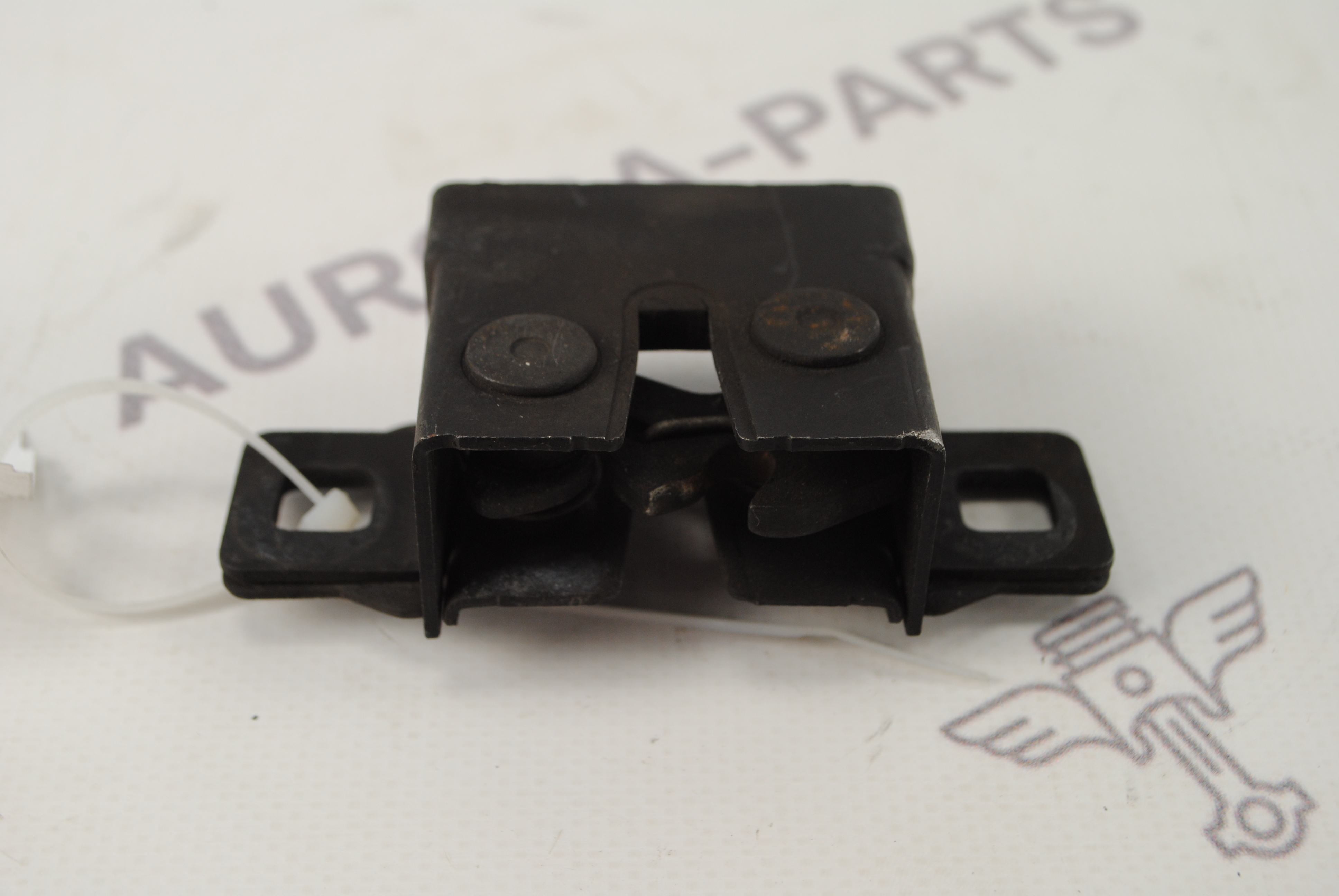 Замок капота без датчика Land Rover Discovery