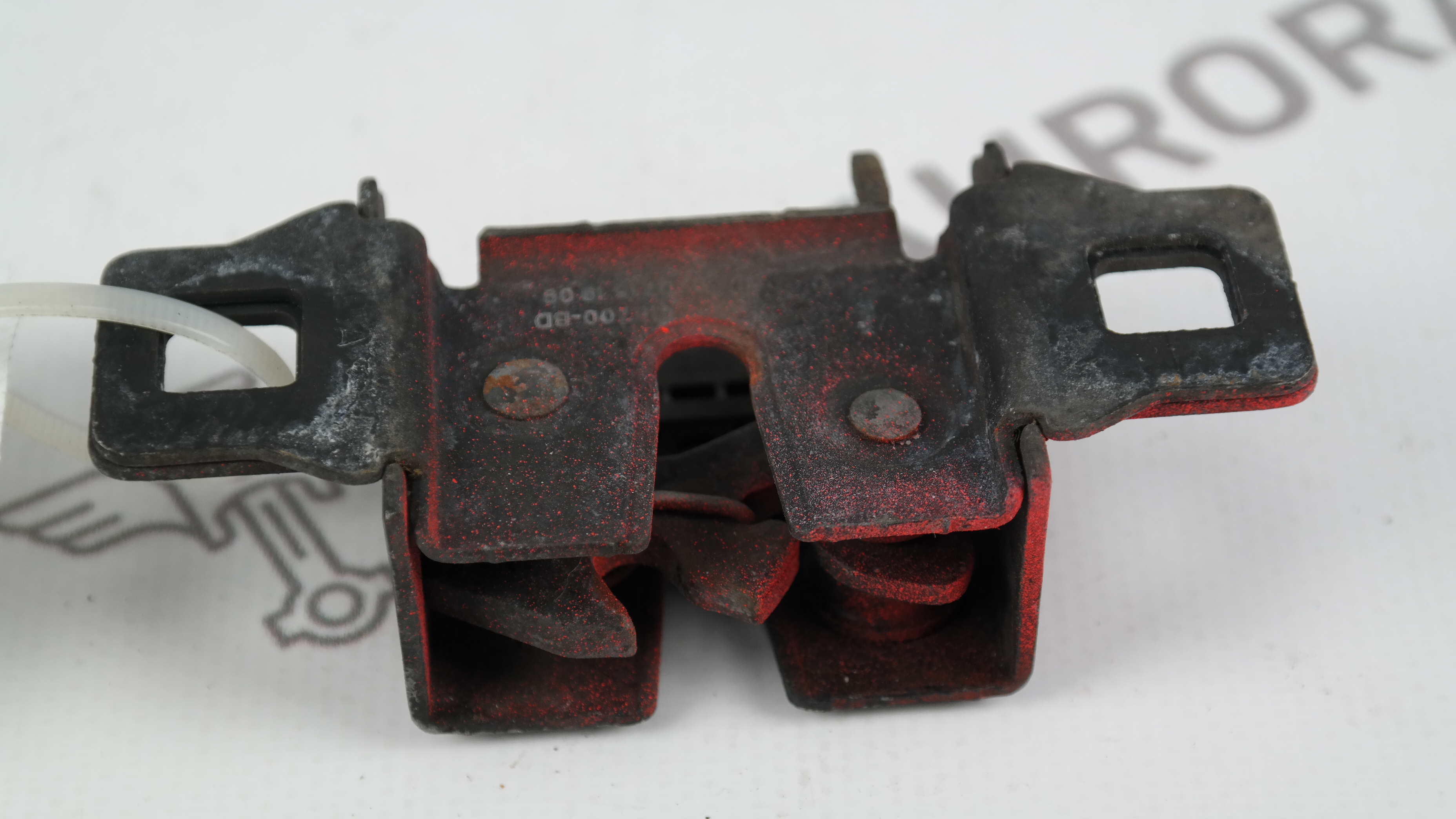 Замок капота без датчика Land Rover Discovery