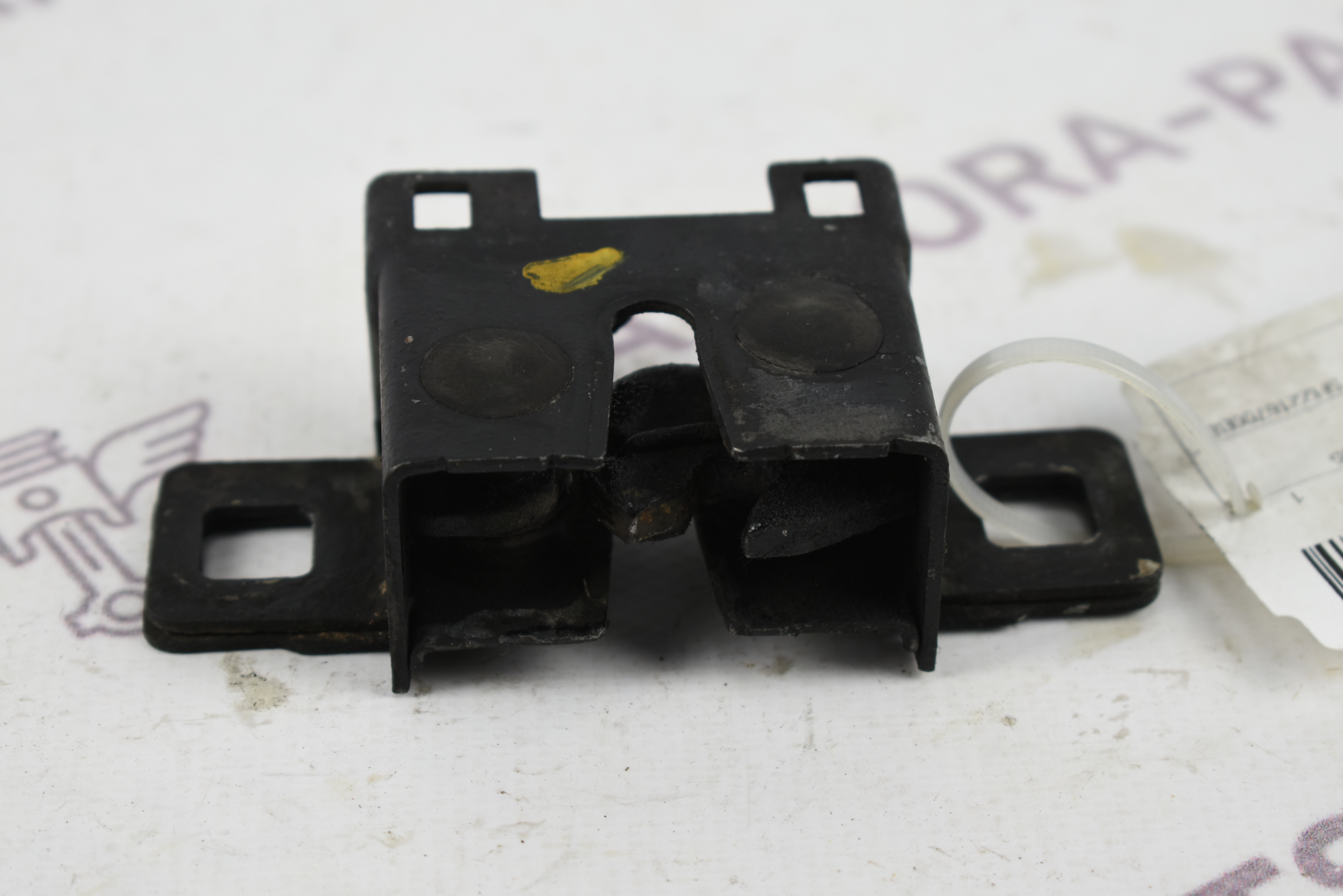 Замок капота без датчика Land Rover Discovery