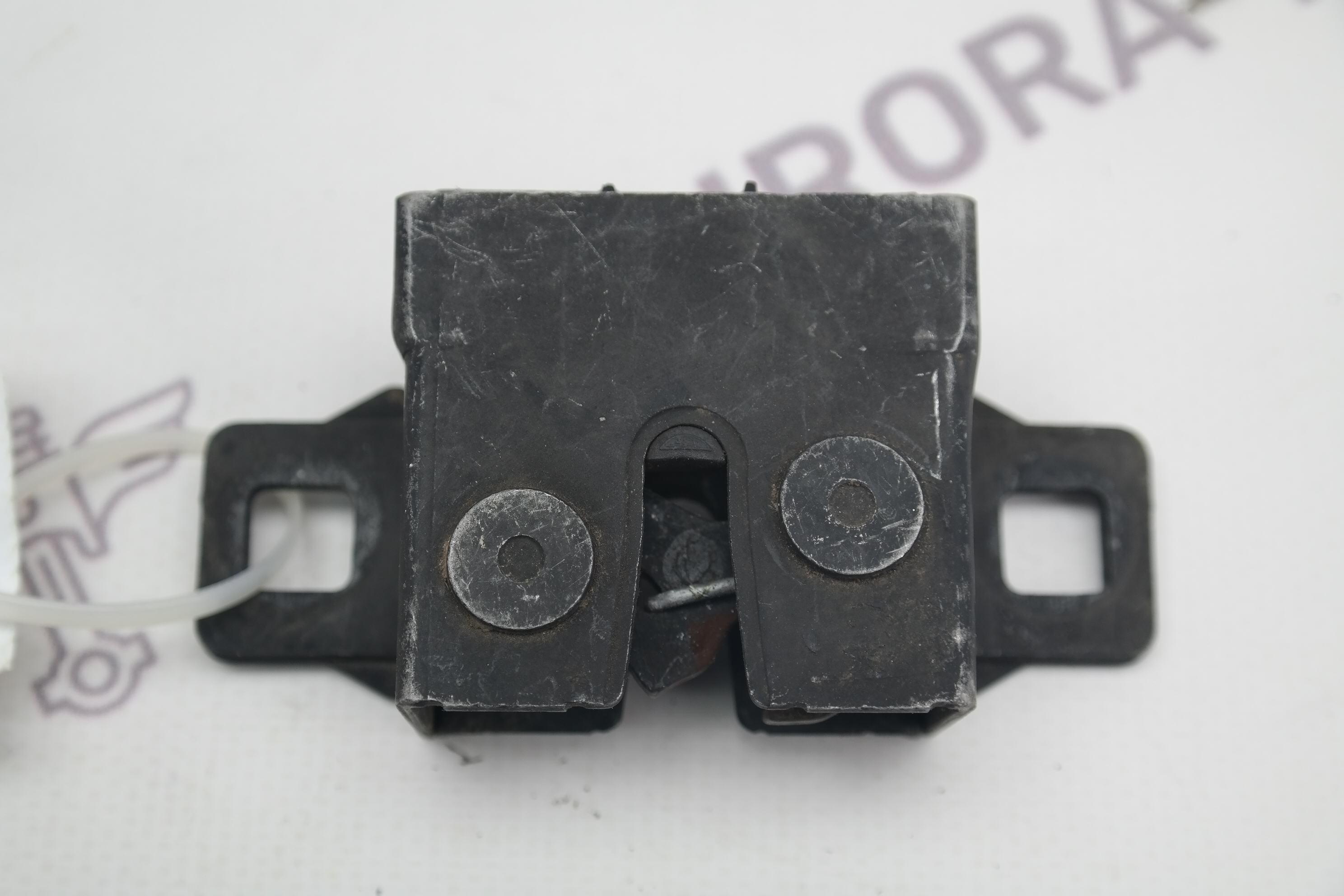 Замок капота без датчика Land Rover Discovery