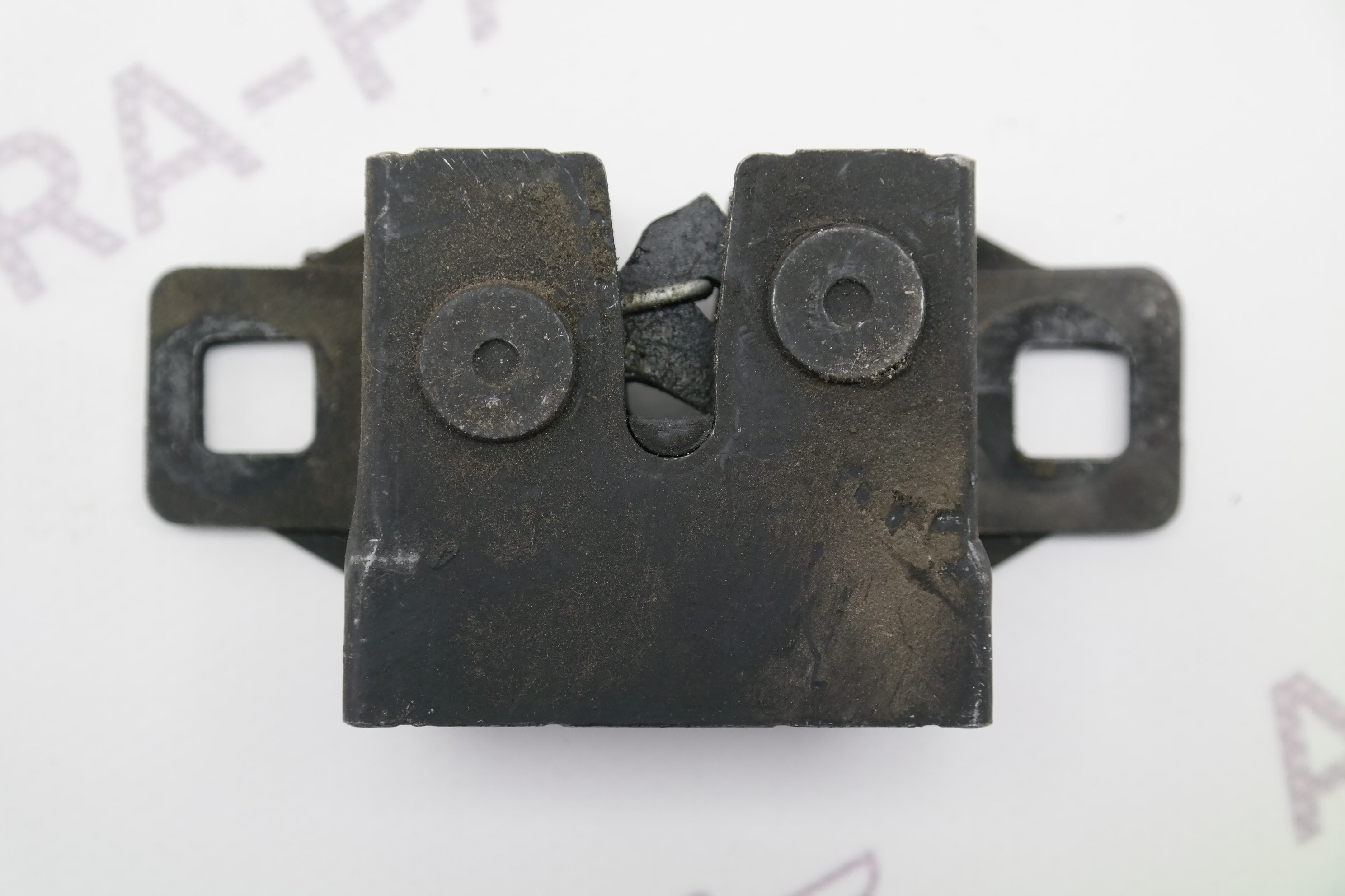 Замок капота без датчика Land Rover Discovery