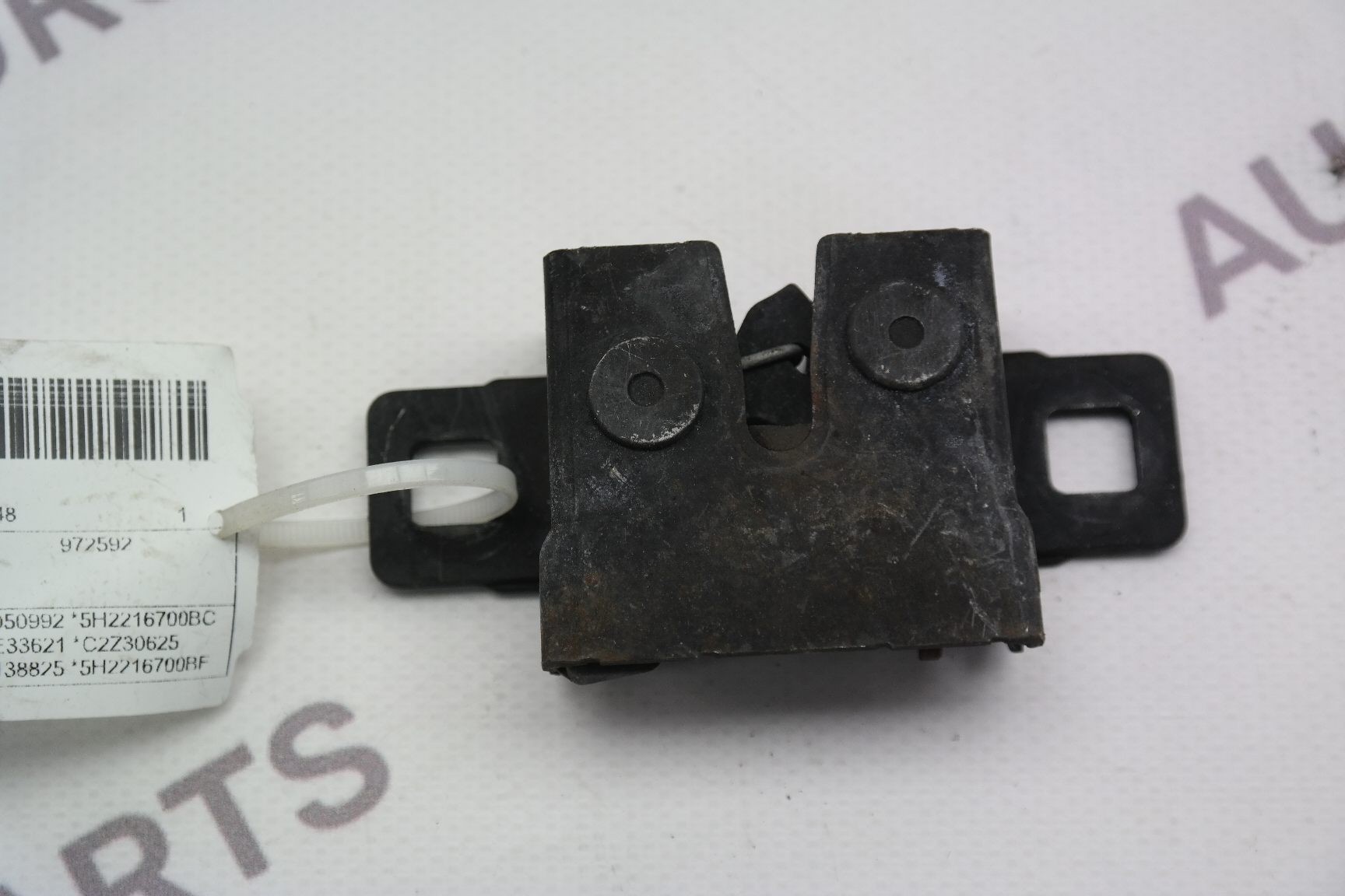 Замок капота без датчика Land Rover Discovery