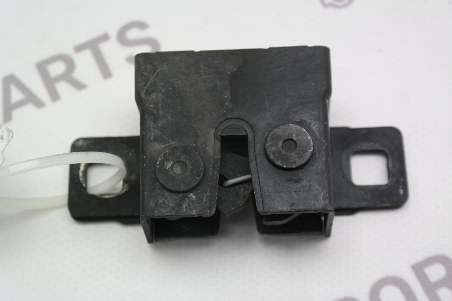 Замок капота без датчика Land Rover Discovery