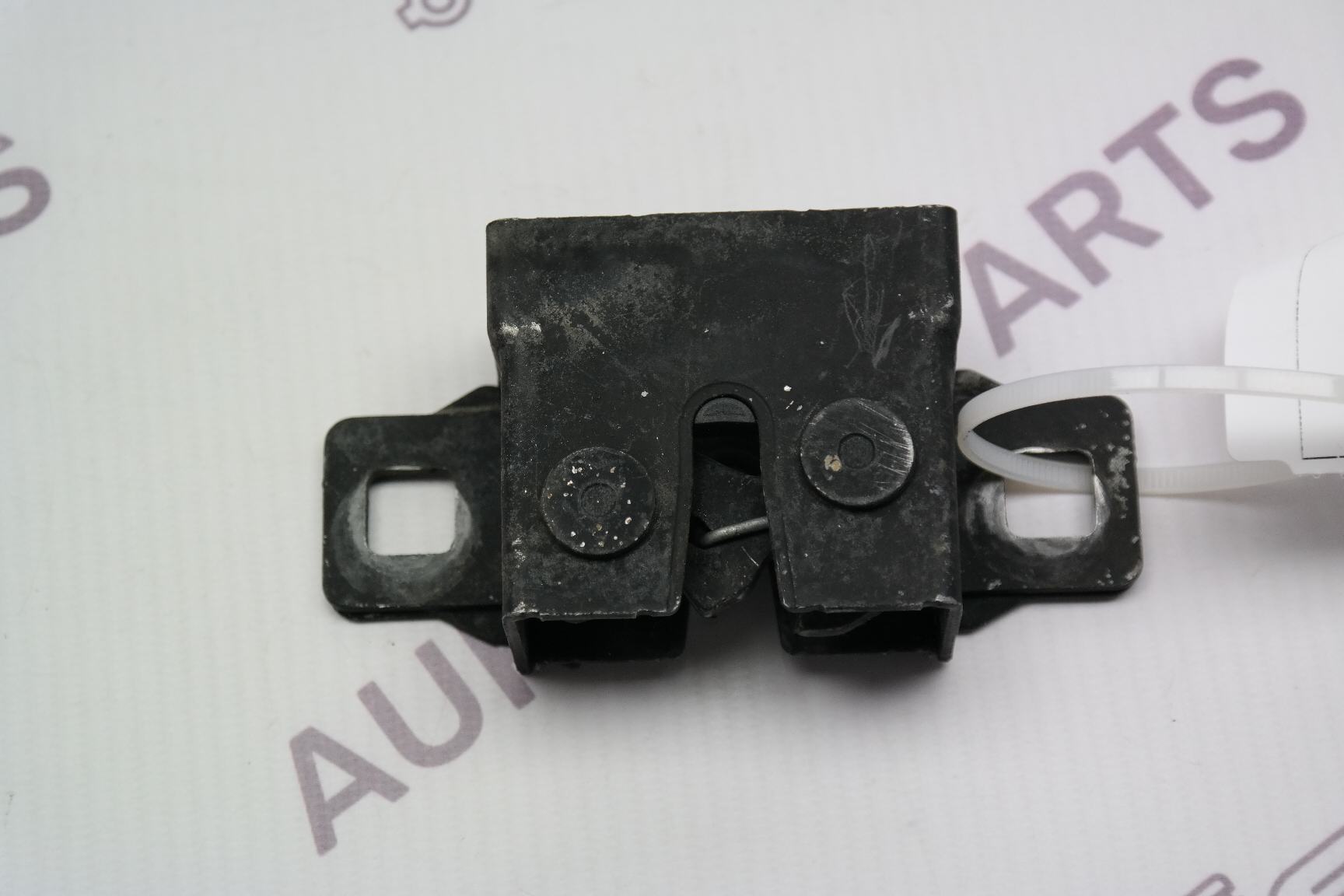 Замок капота без датчика Land Rover Discovery