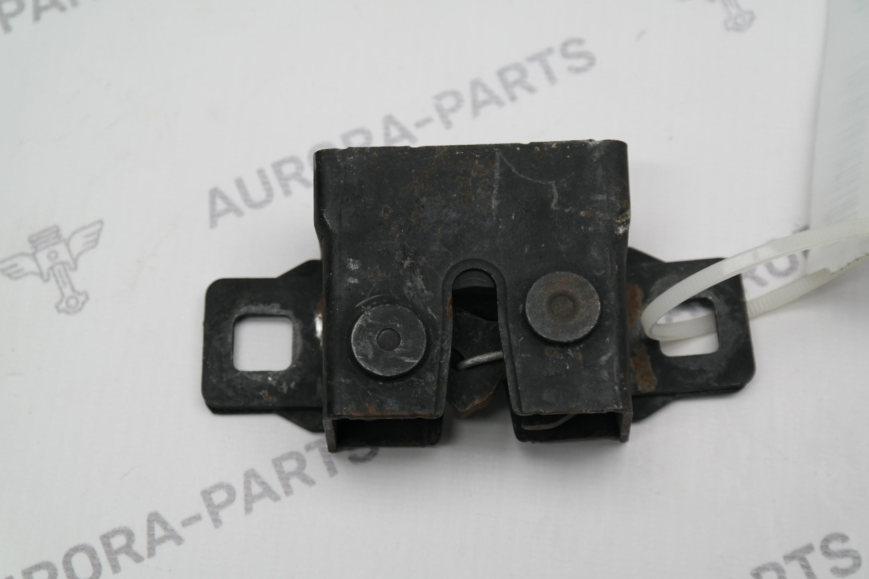 Замок капота без датчика Land Rover Discovery