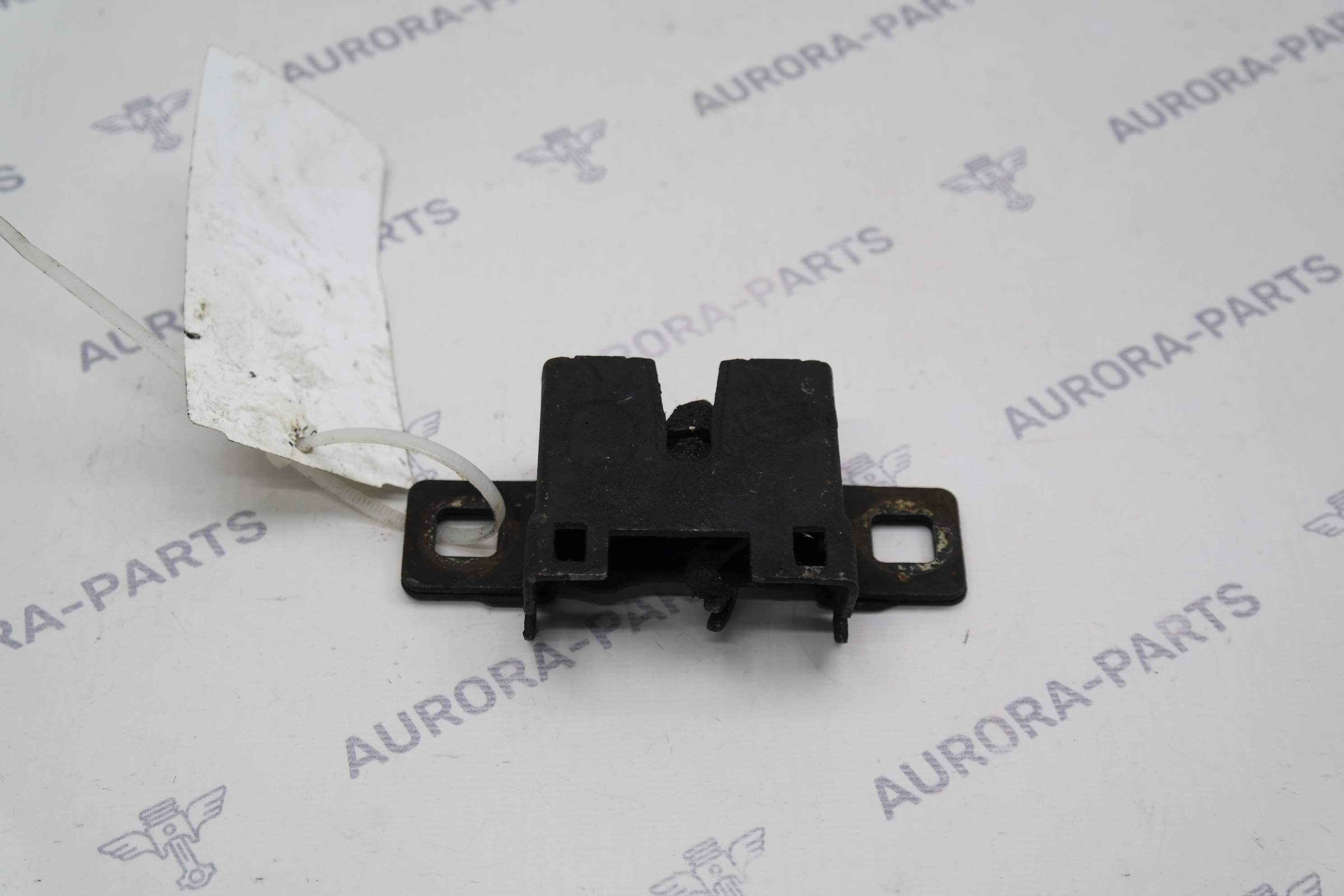 Замок капота без датчика Land Rover Discovery