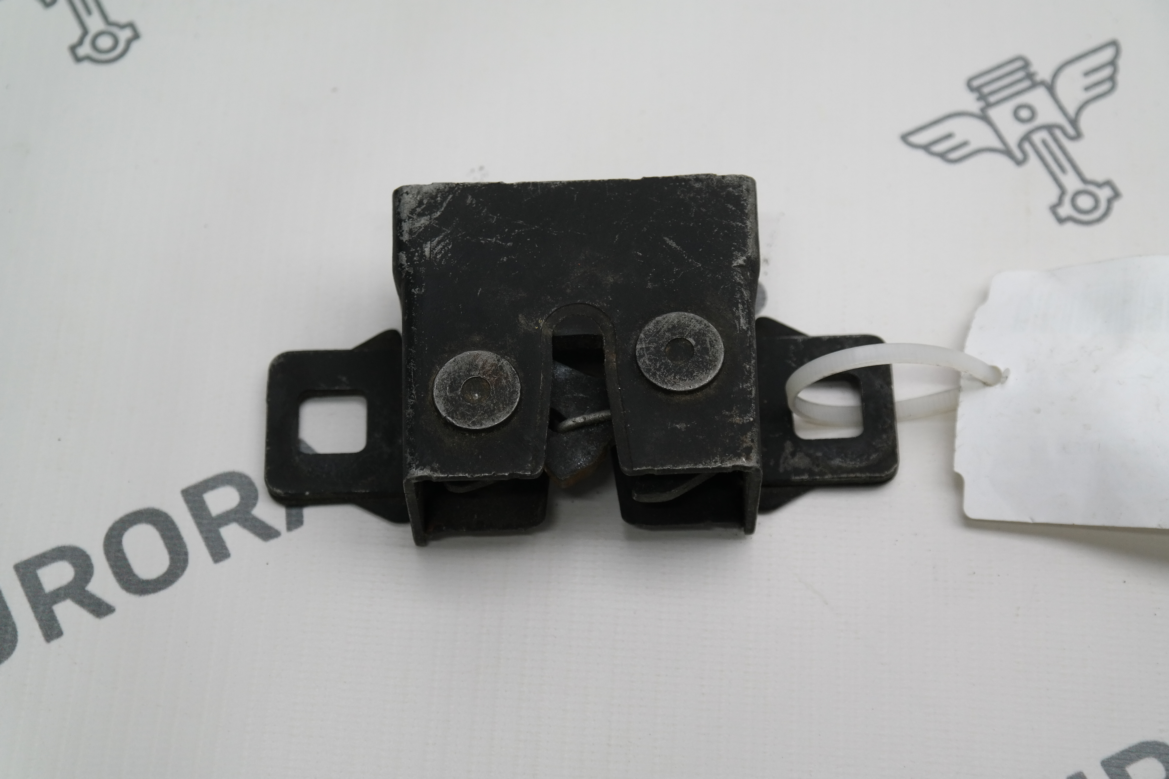 Замок капота без датчика Land Rover Discovery