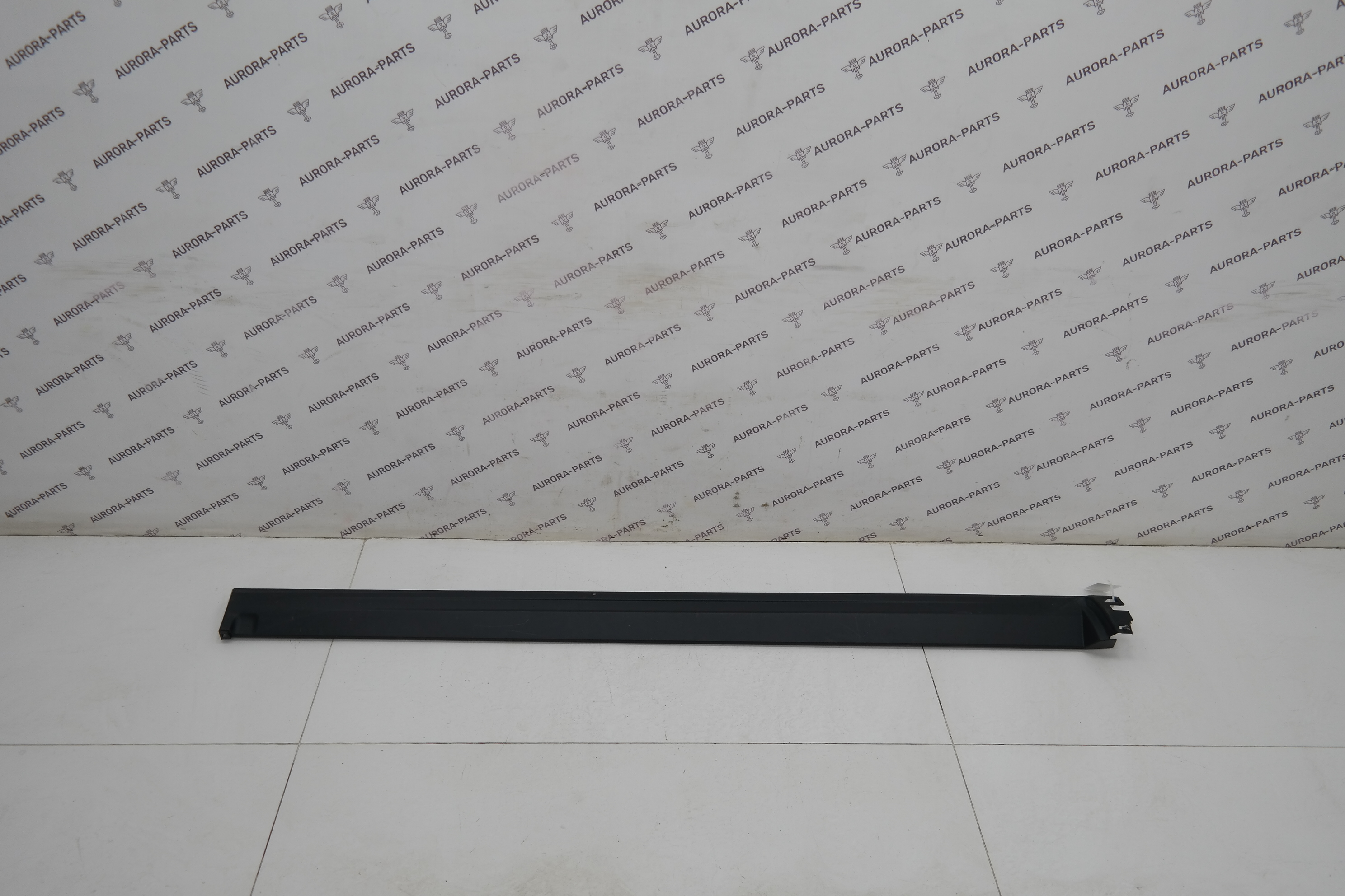 Молдинг порога LH Land Rover Discovery Sport