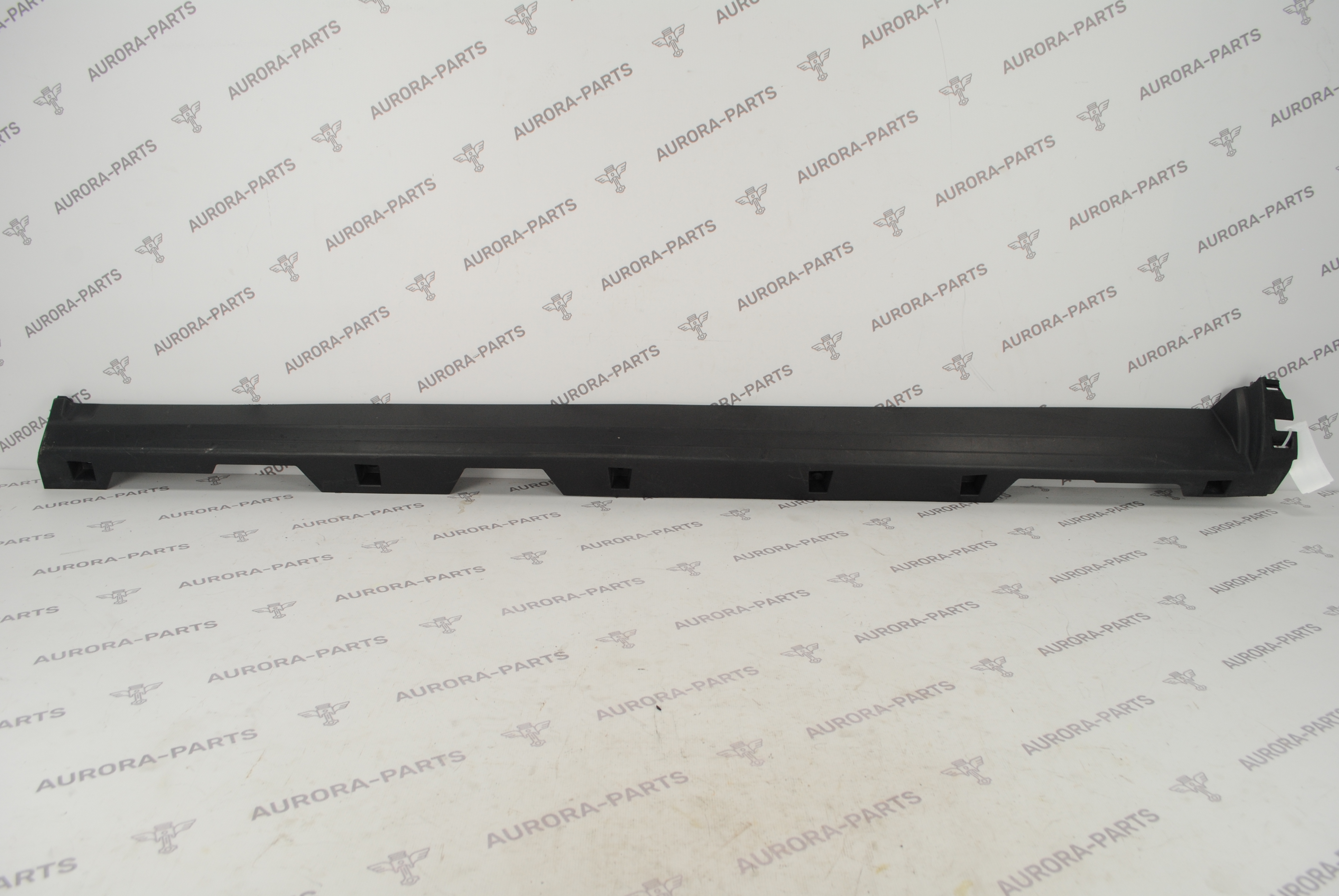 Молдинг порога RH Land Rover Discovery Sport