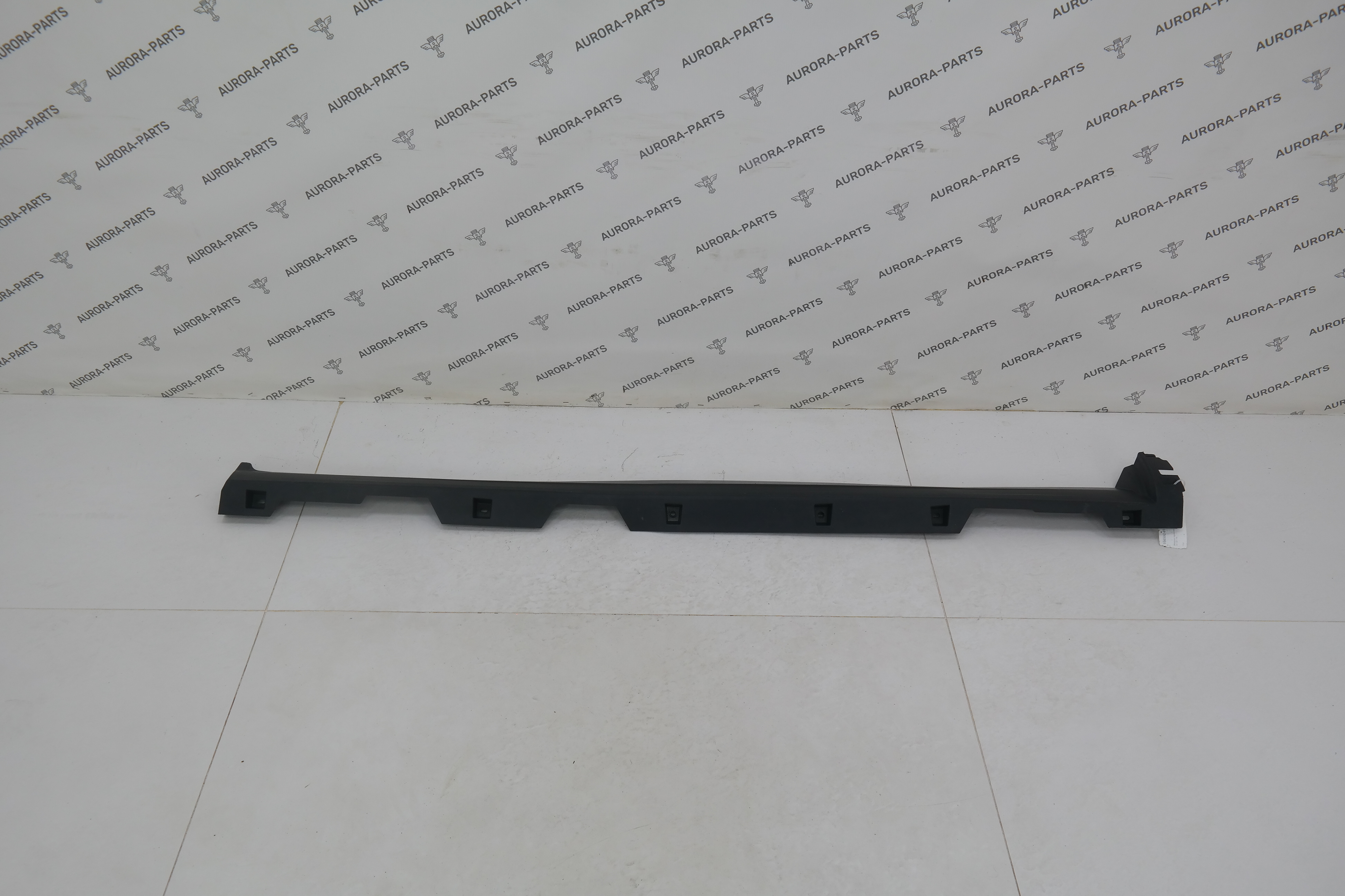 Молдинг порога RH Land Rover Discovery Sport