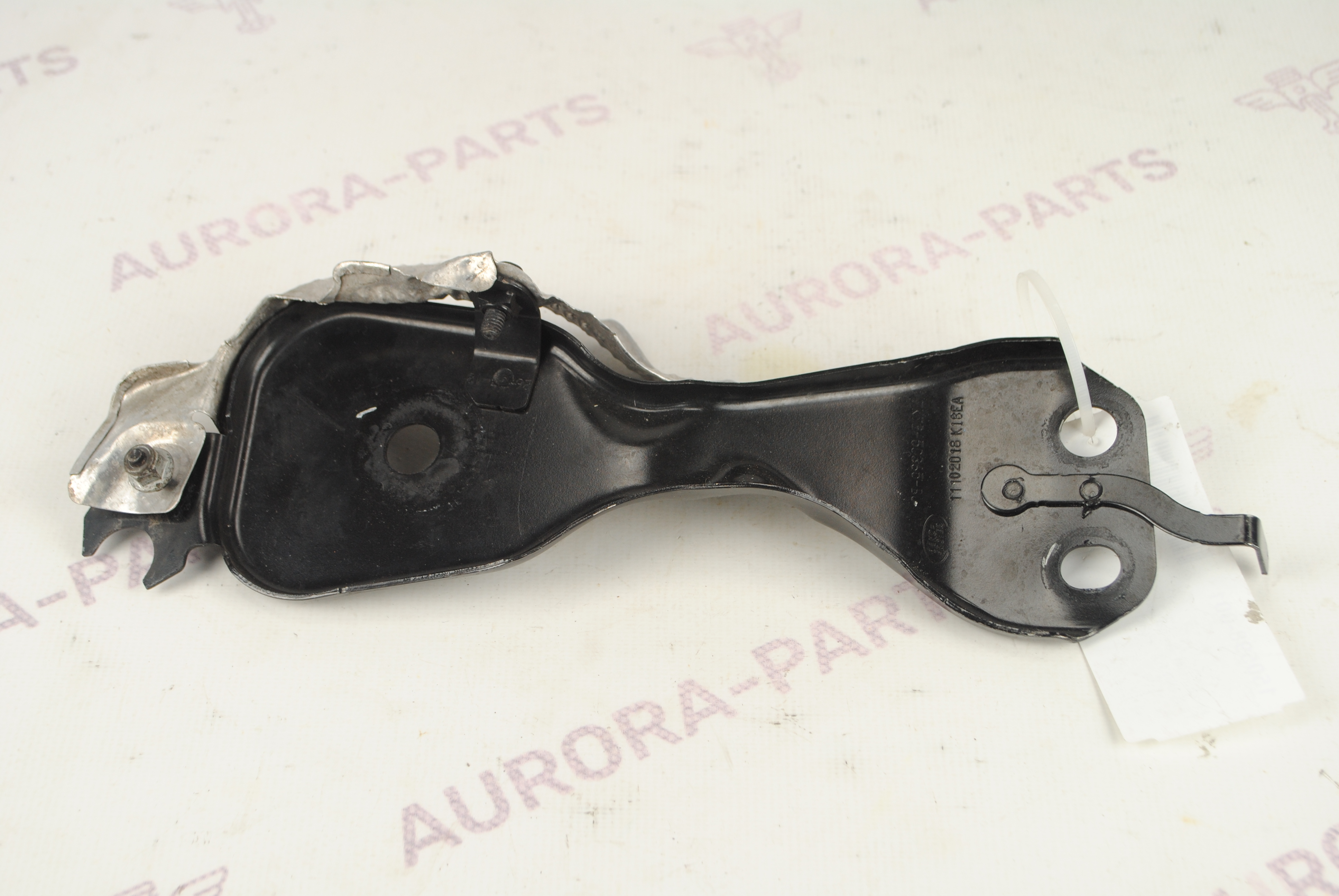 Кронштейн задней балки LH Land Rover Discovery Sport