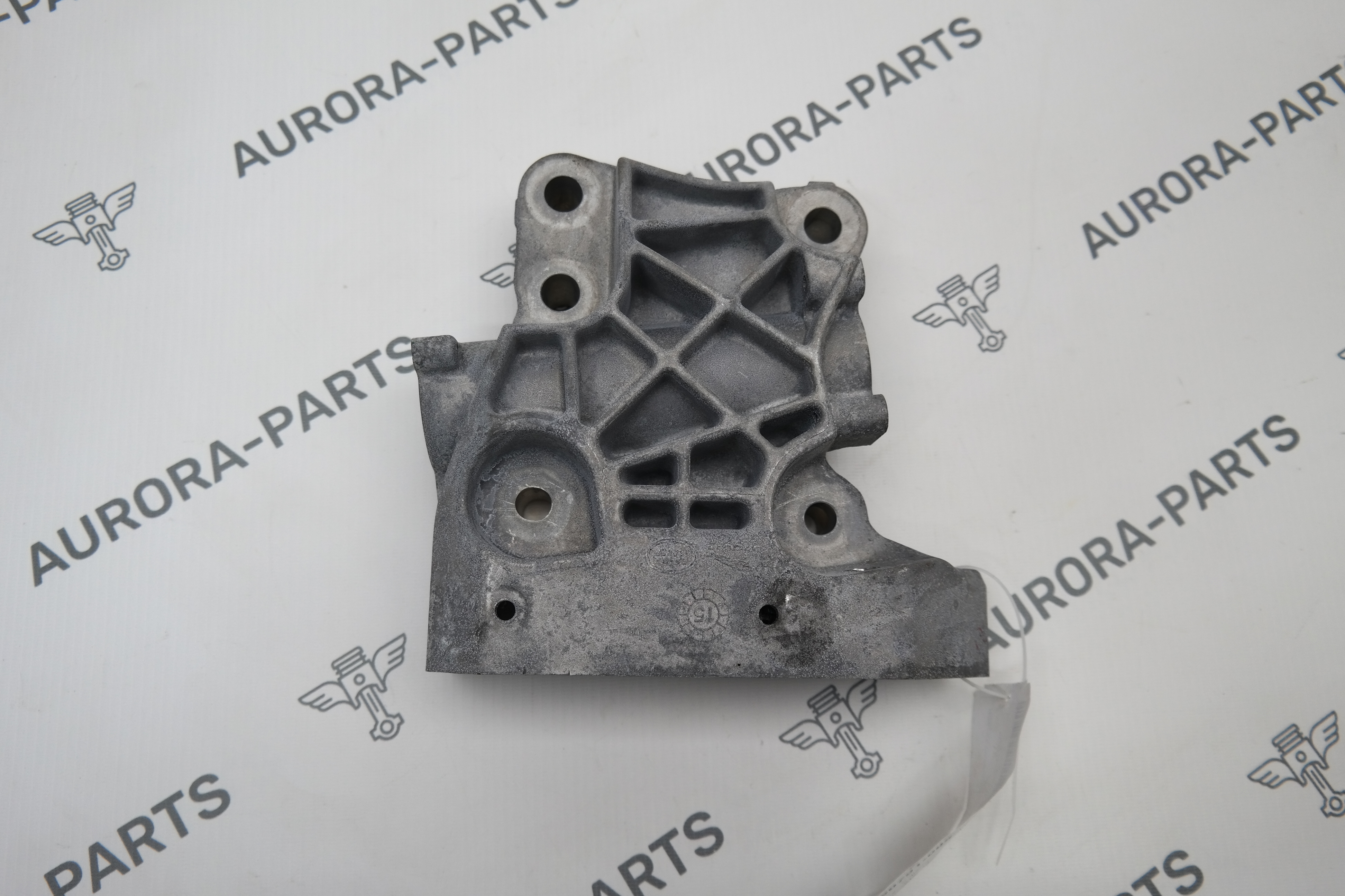 Кронштейн двигателя справа Land Rover Range Rover Evoque