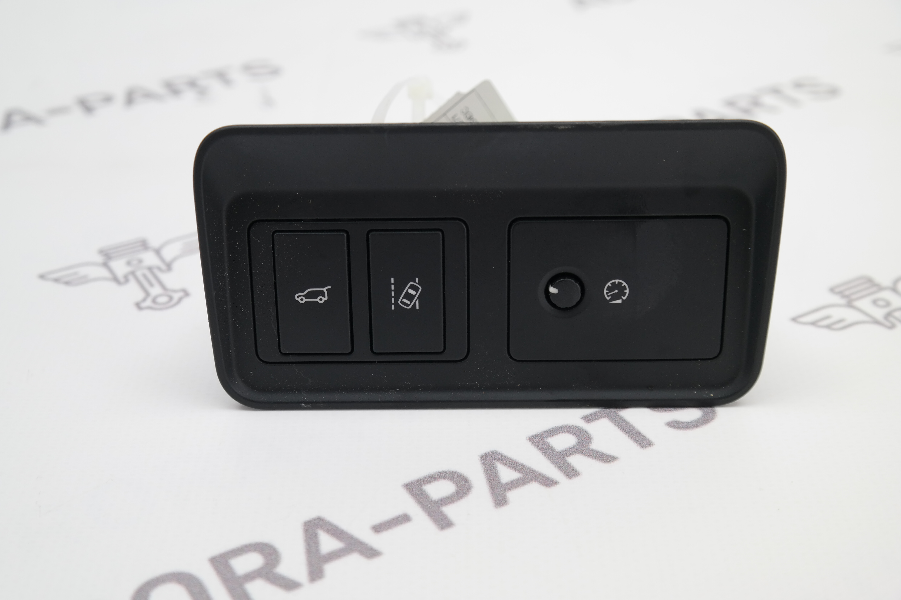 Кнопка открывания багажника Land Rover Discovery Sport