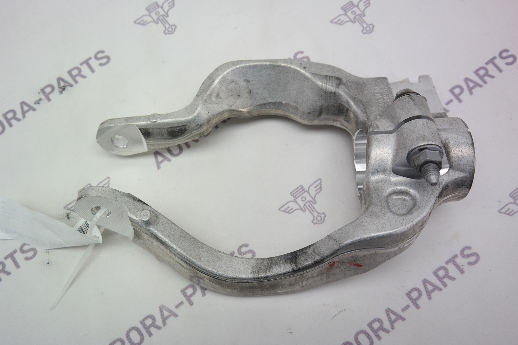 Кронштейн, вилка пневмоамортизатора передней подвески LH Land Rover Range Rover Sport