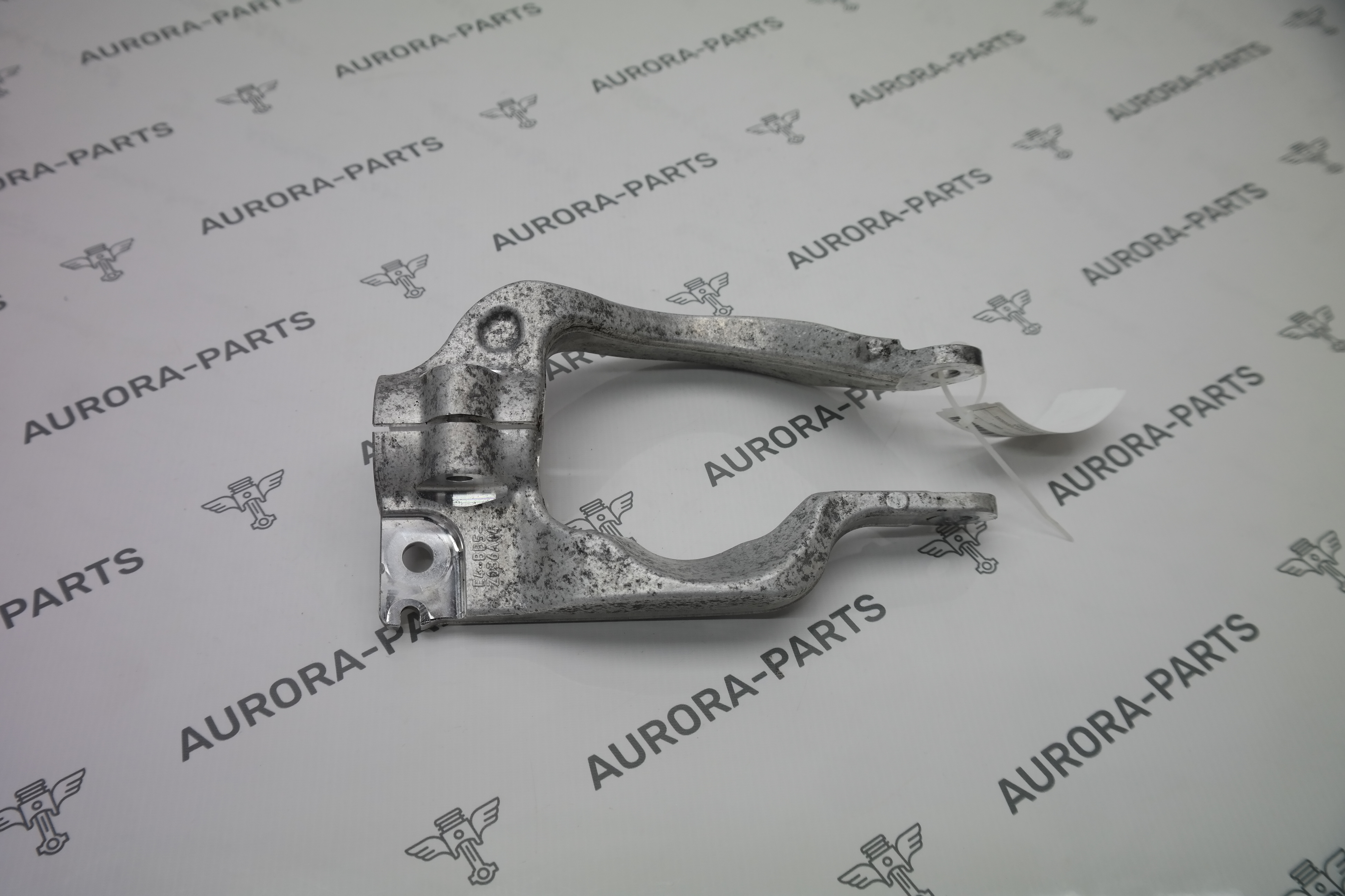 Кронштейн, вилка пневмоамортизатора передней подвески LH Land Rover Range Rover Sport