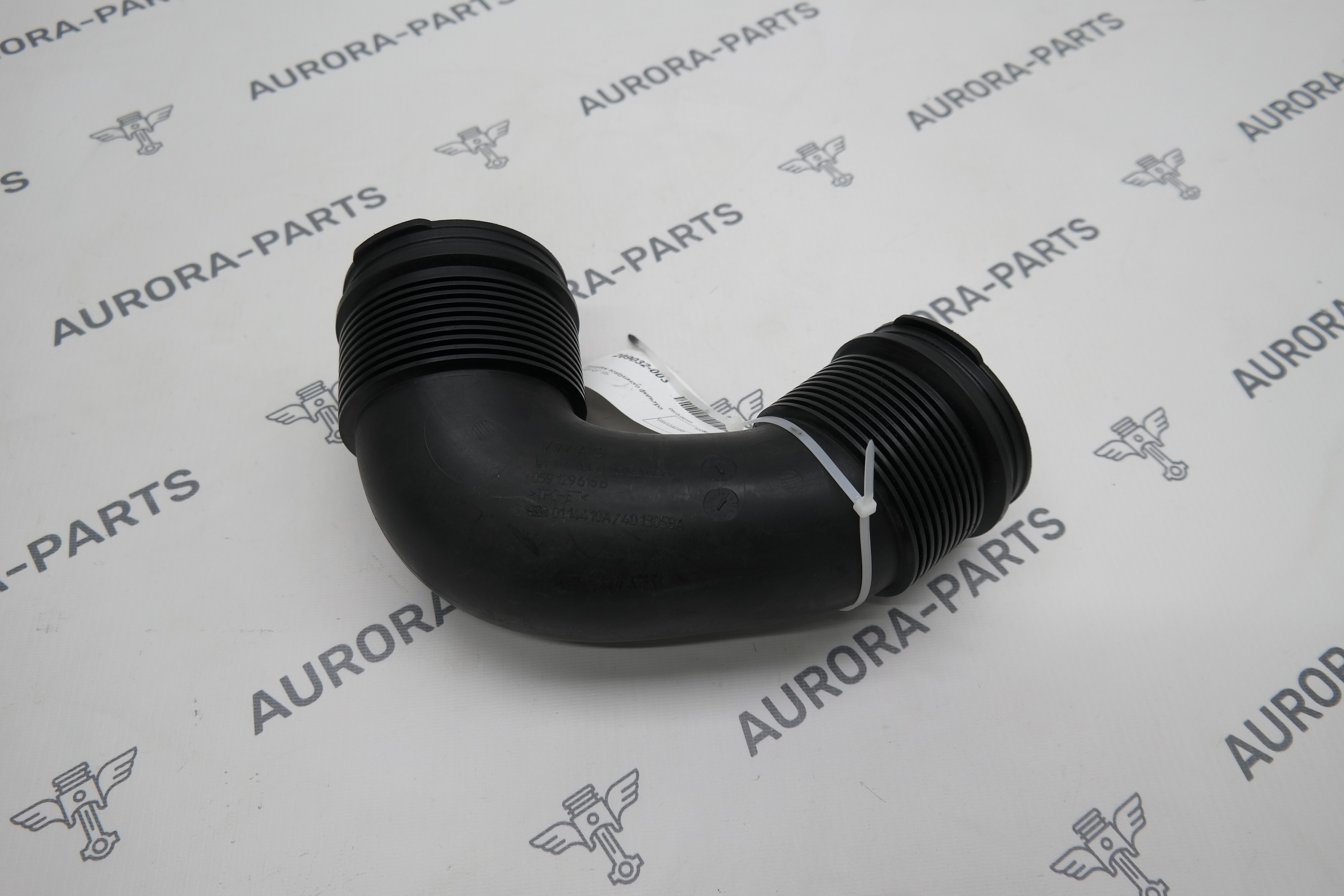 Патрубок воздушного фильтра Audi Q7