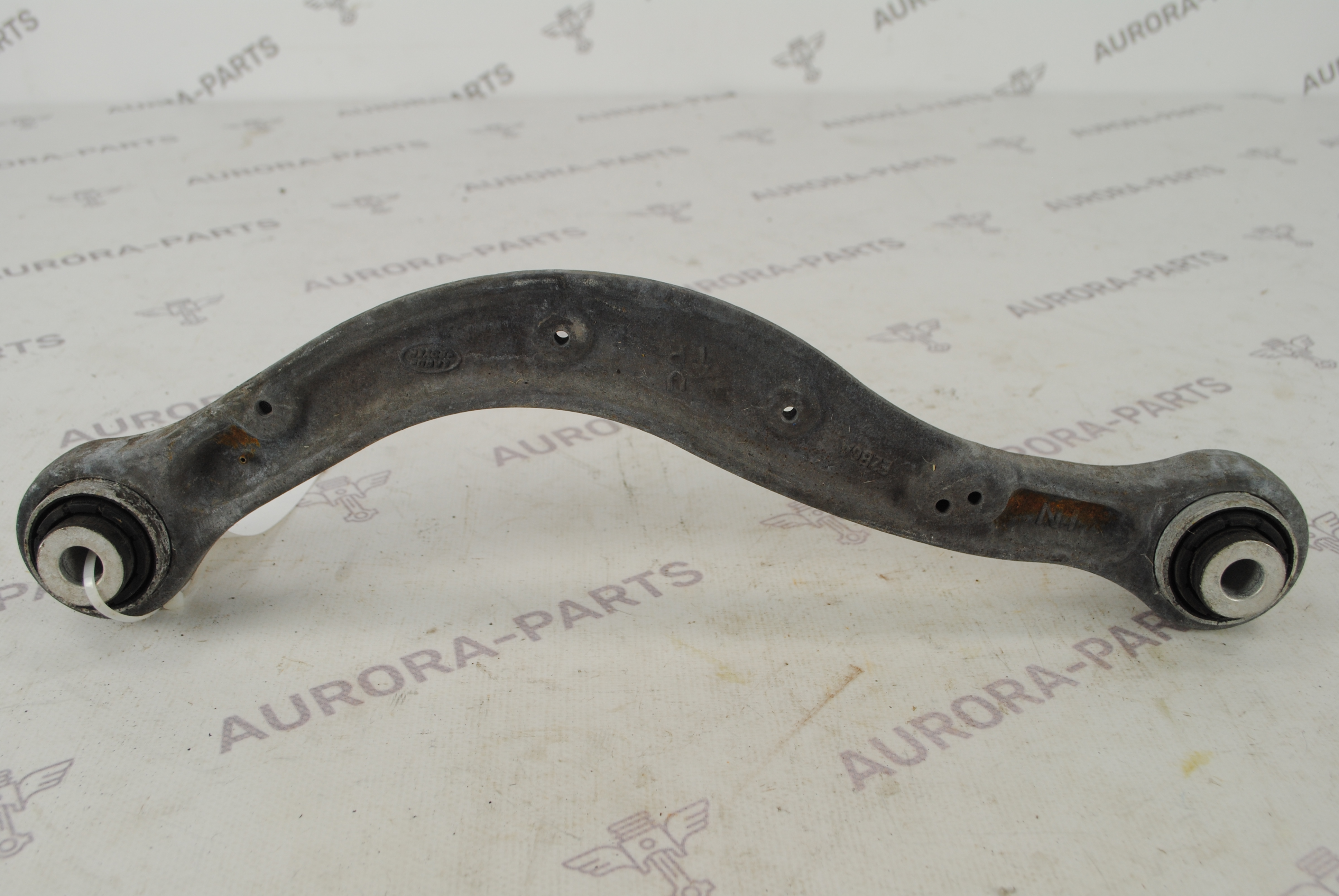 Рычаг верхний задней подвески LH=RH Land Rover Range Rover Sport