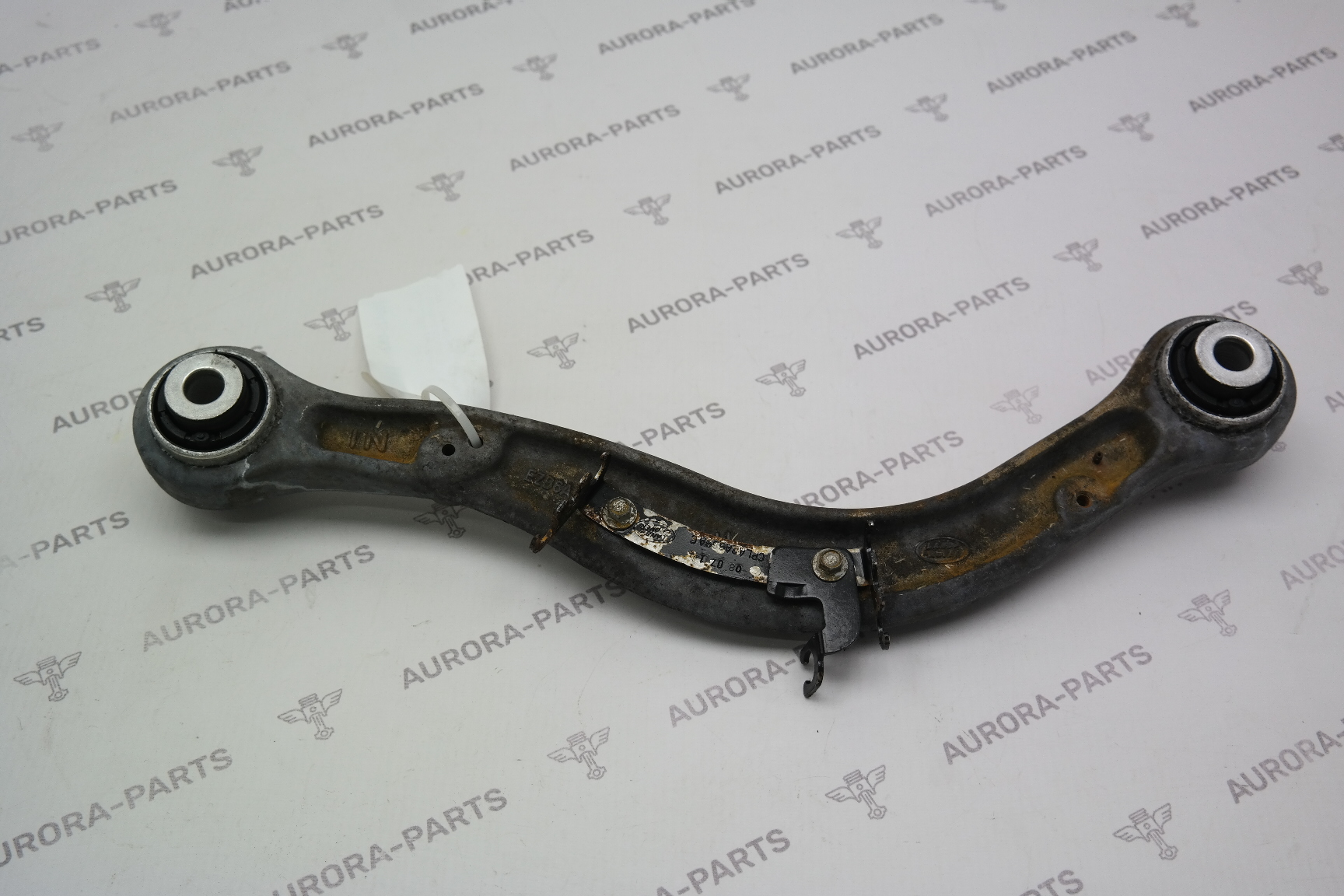 Рычаг верхний задней подвески LH=RH Land Rover Range Rover Sport