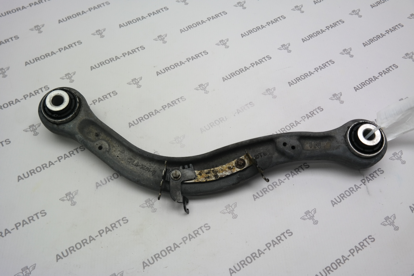 Рычаг верхний задней подвески LH=RH Land Rover Range Rover Sport