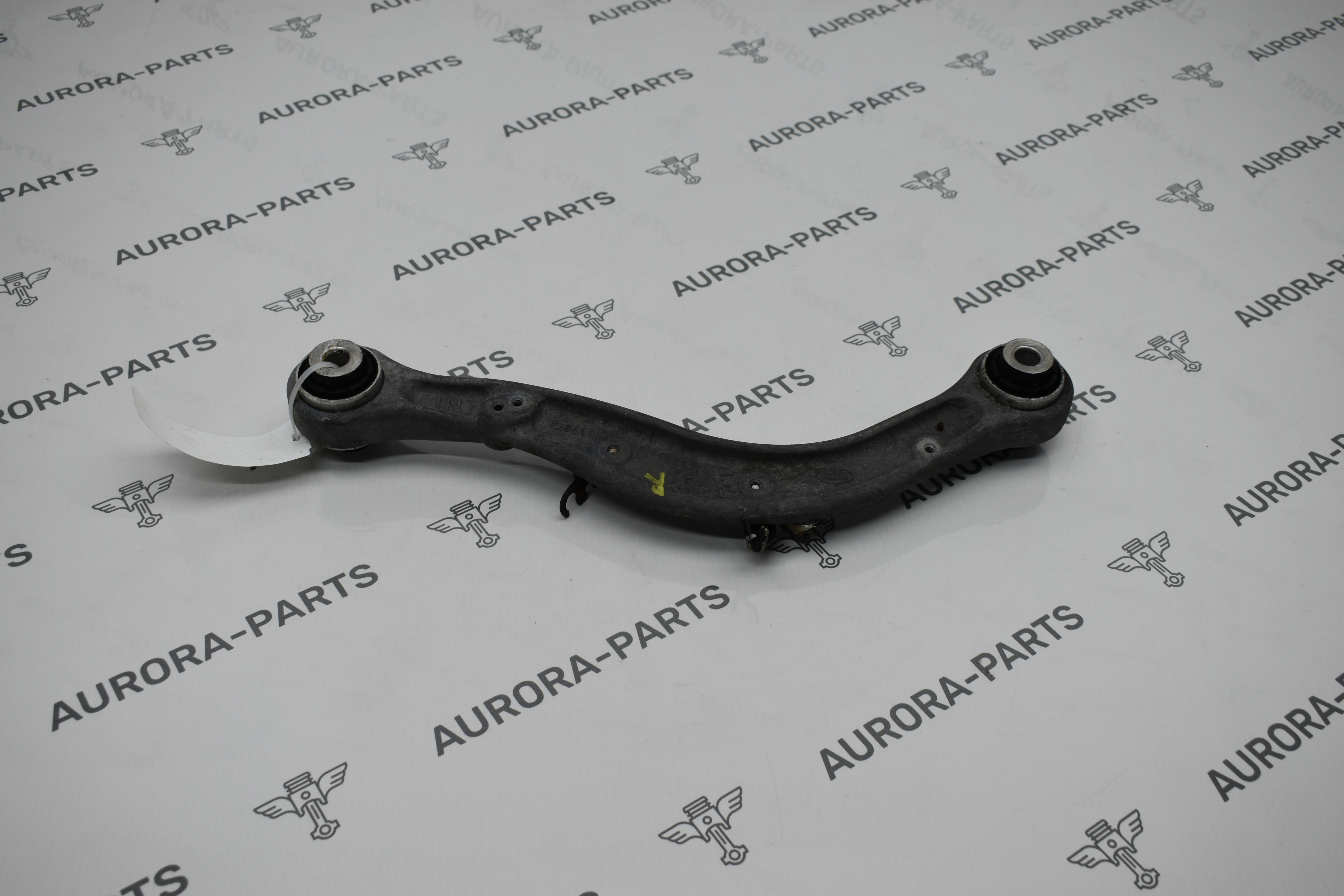 Рычаг верхний задней подвески LH=RH Land Rover Range Rover Sport