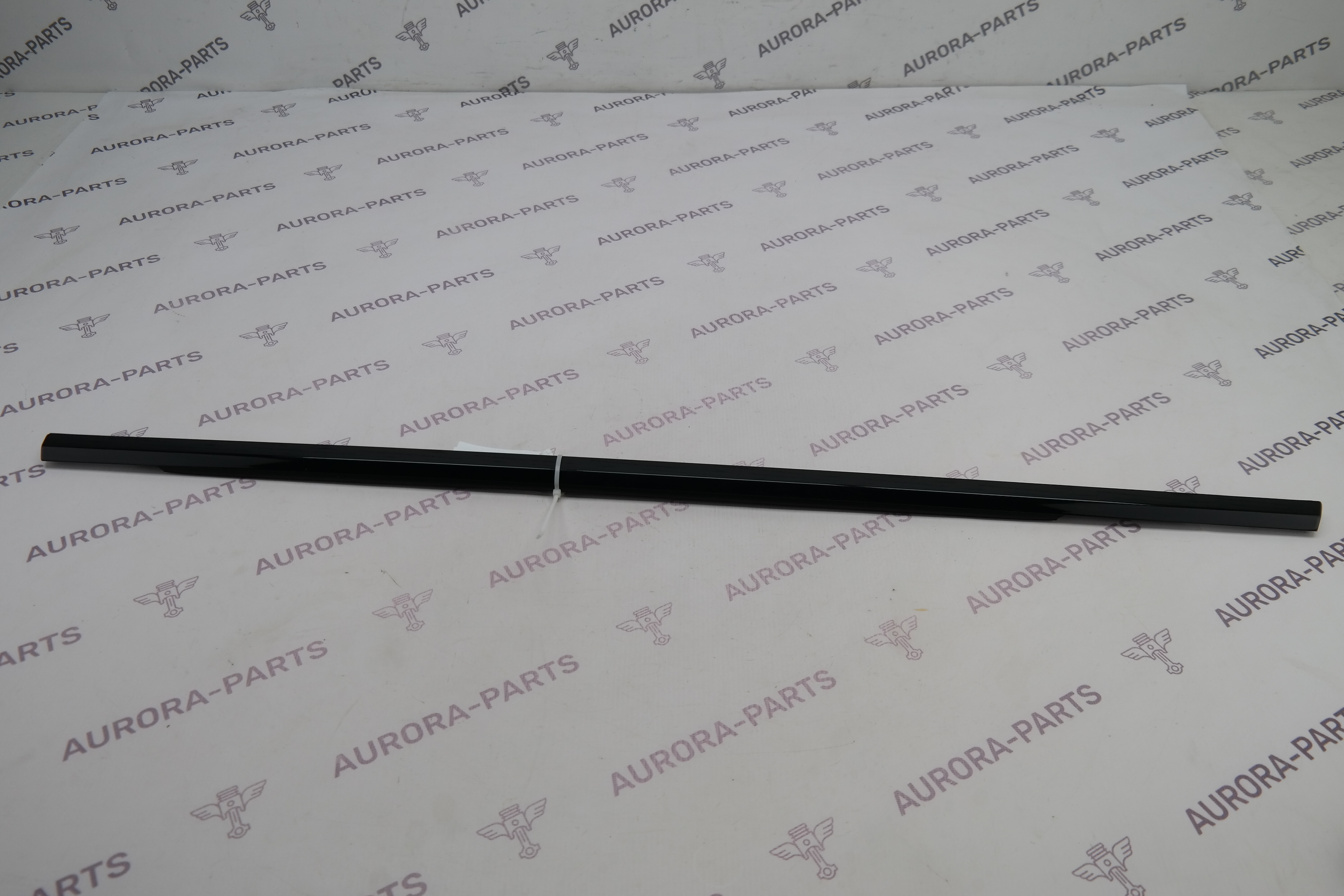 Молдинг, бархотка задней двери RH Land Rover Range Rover Sport