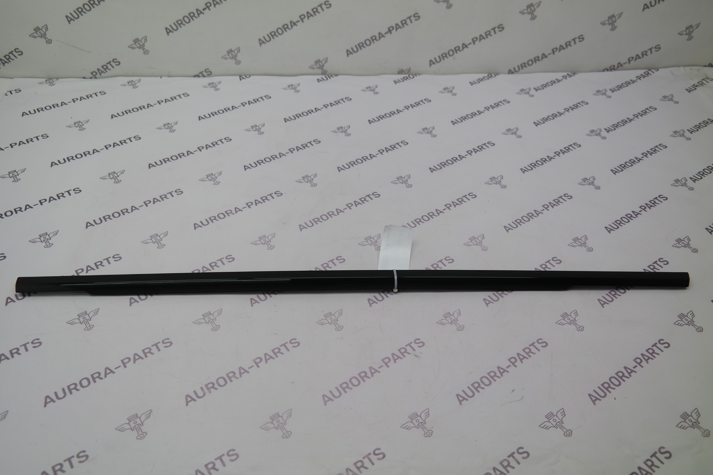 Молдинг, бархотка задней двери RH Land Rover Range Rover Sport