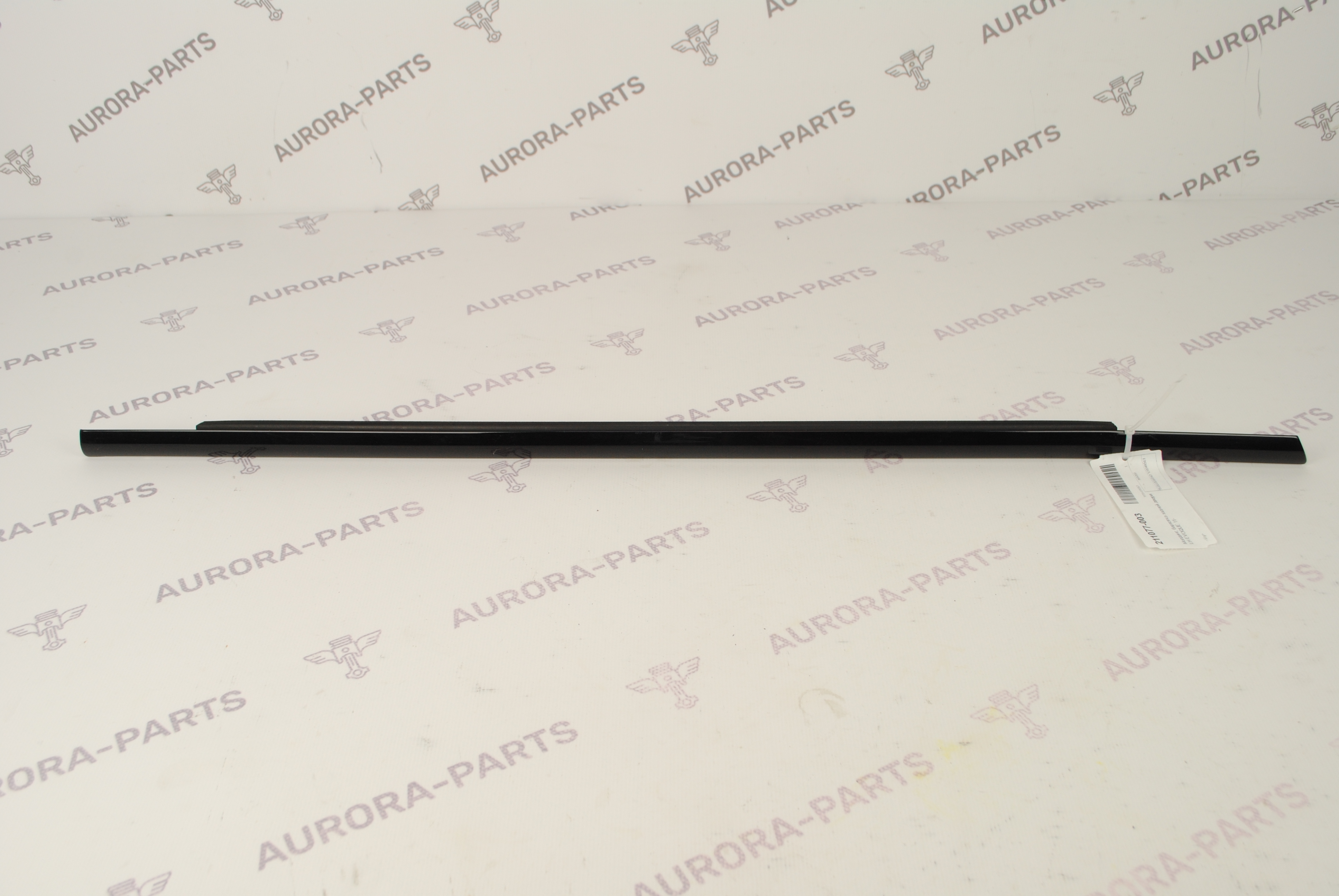 Молдинг, бархотка задней двери LH Land Rover Range Rover Evoque