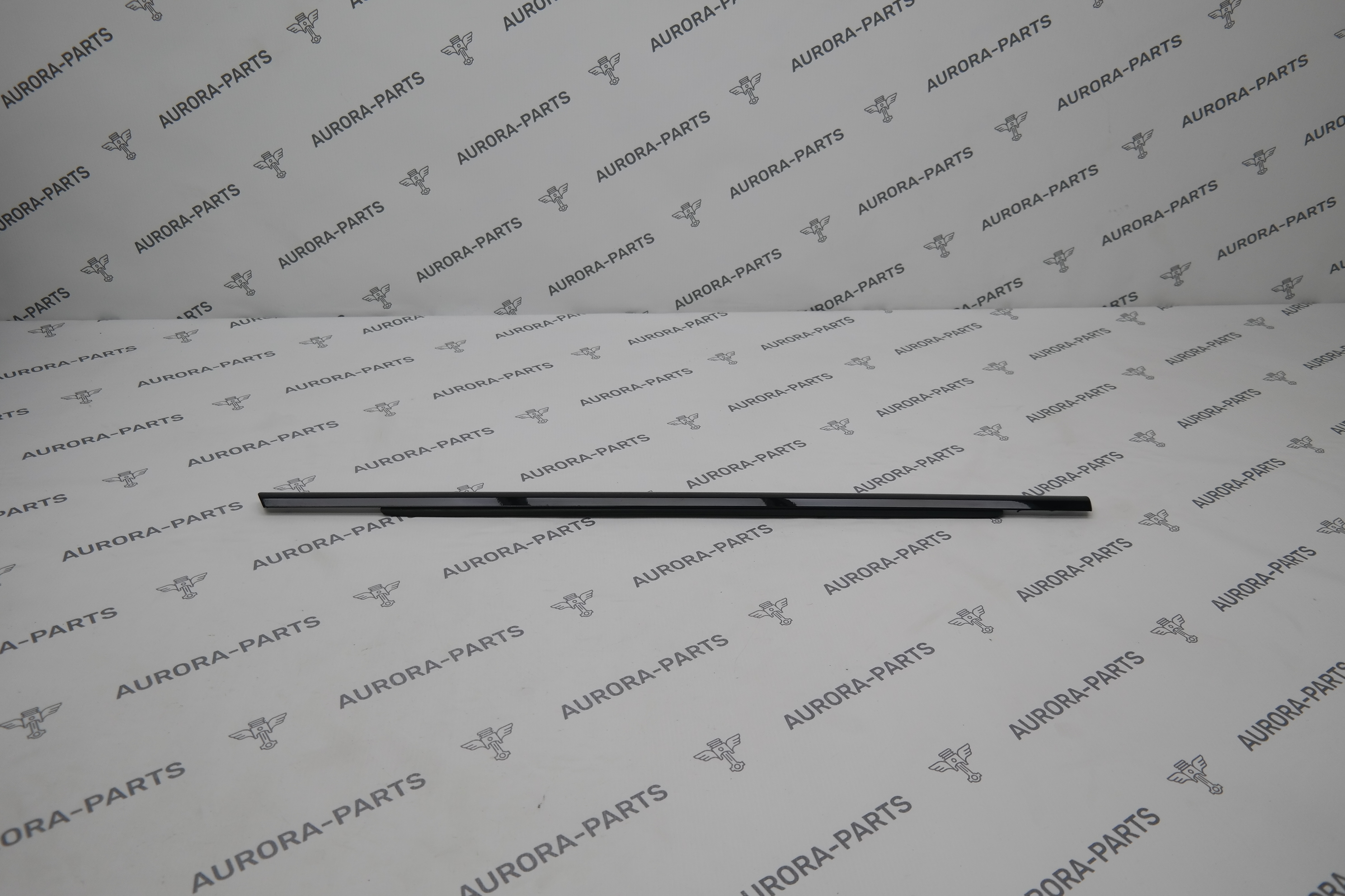 Молдинг, бархотка задней двери LH Land Rover Range Rover Evoque