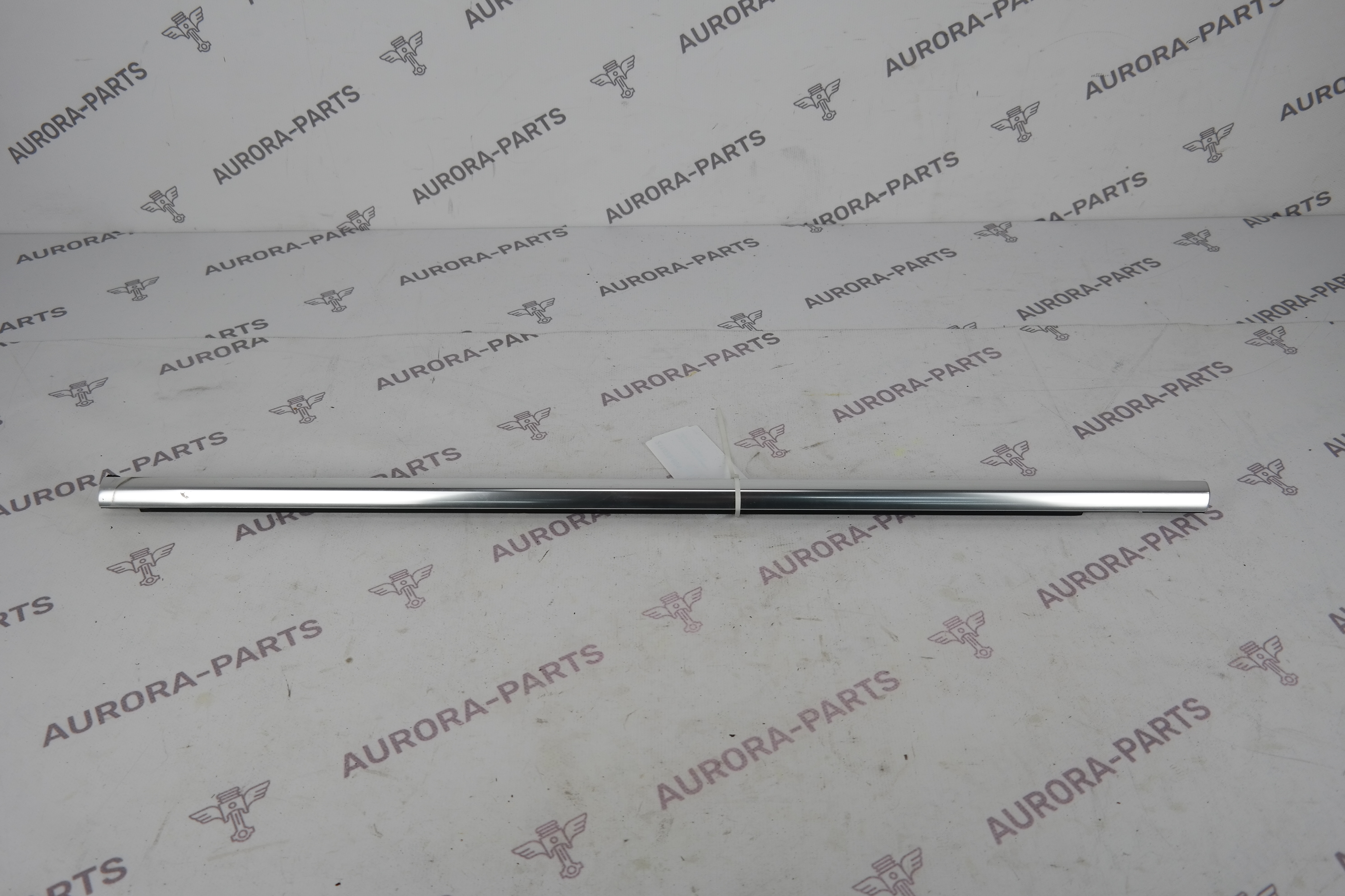 Молдинг, бархотка передней двери LH Land Rover Range Rover Evoque