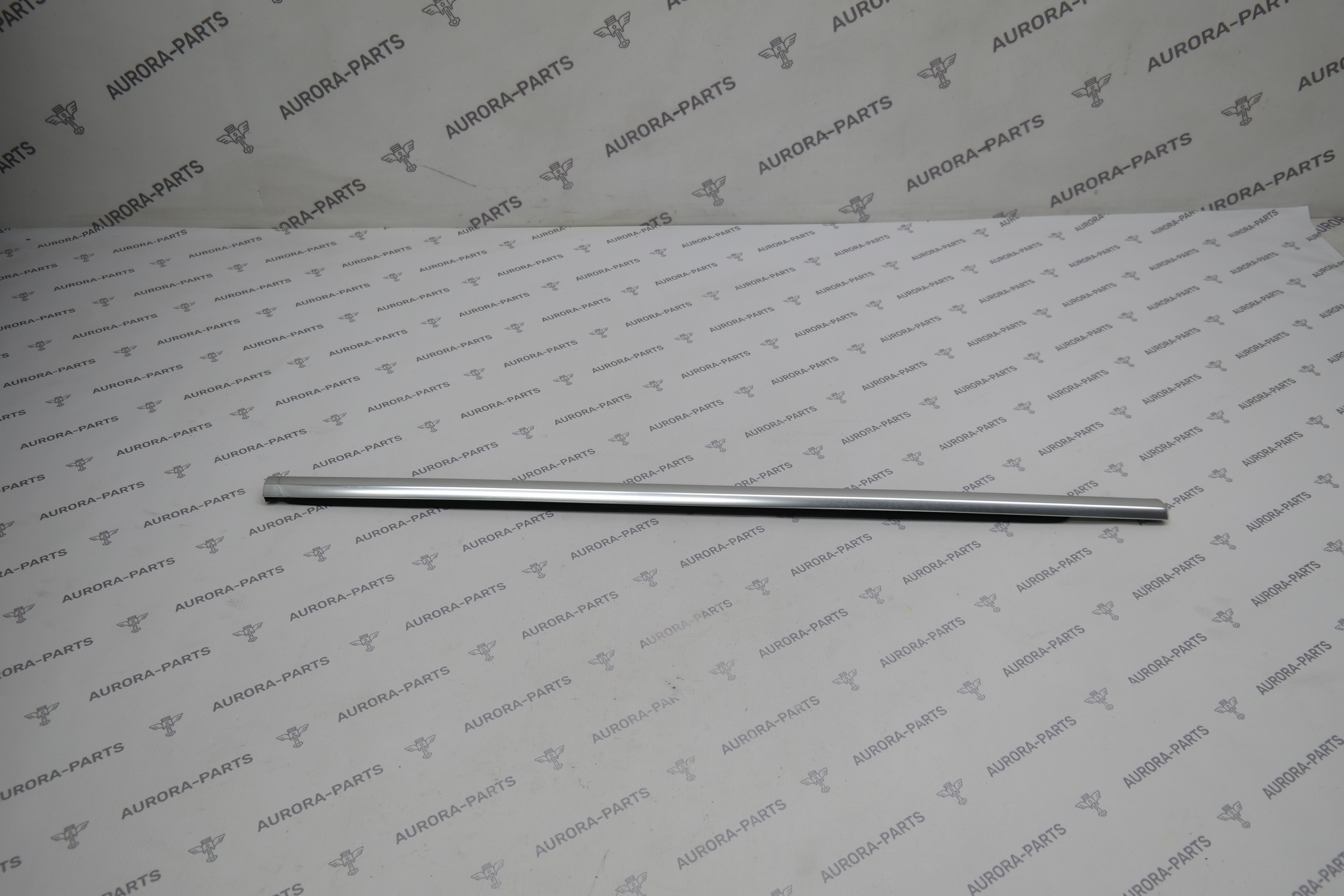 Молдинг, бархотка передней двери LH Land Rover Range Rover Evoque