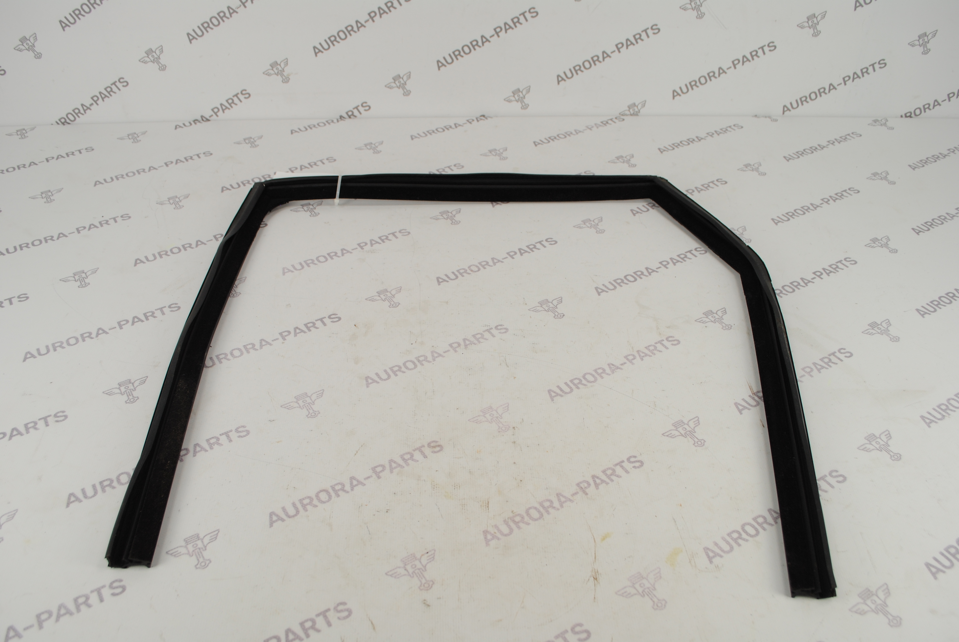 Направляющая стекла задней двери LH Land Rover Range Rover Evoque