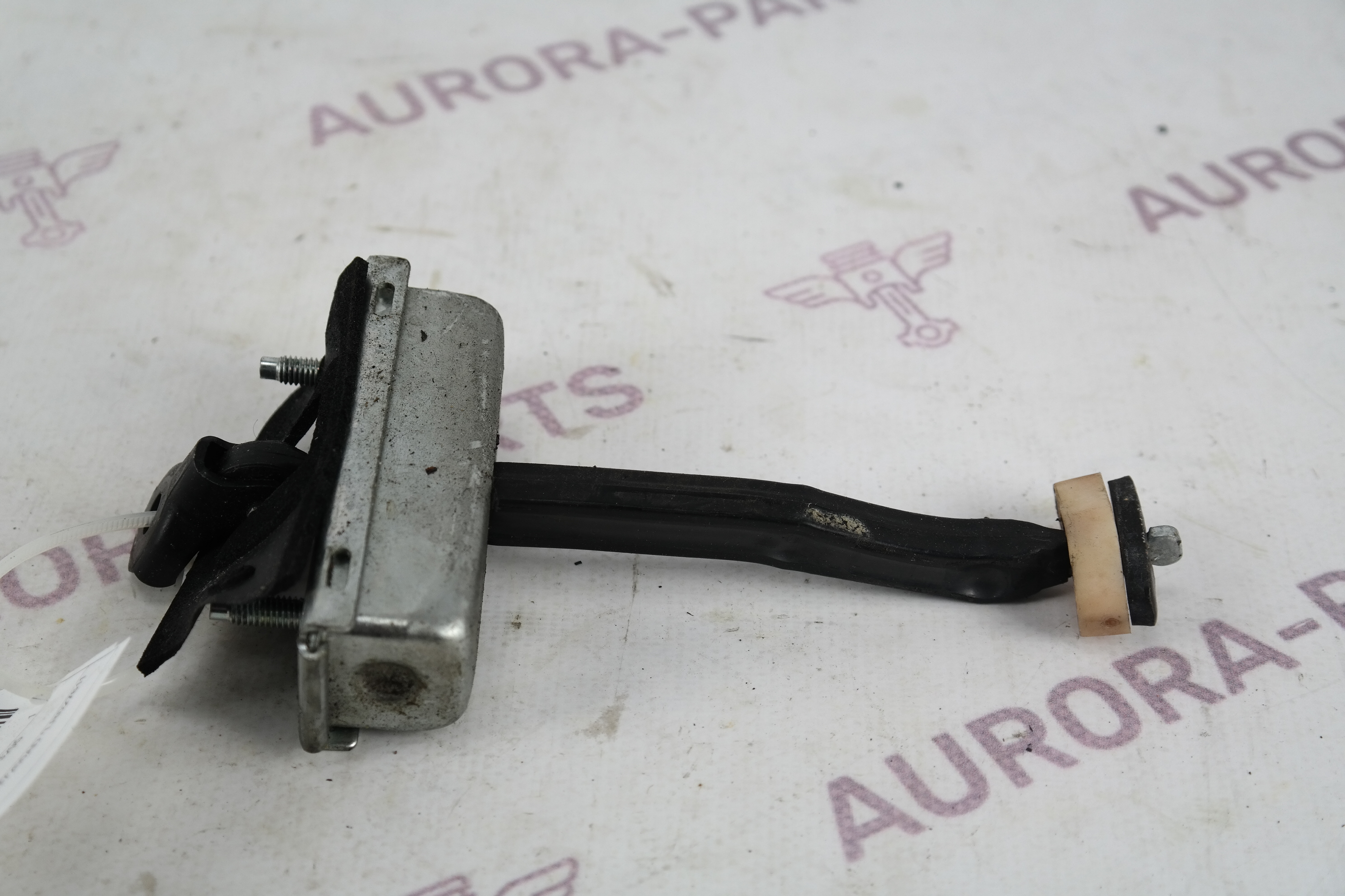 Ограничитель задней двери LH=RH Land Rover Range Rover Evoque