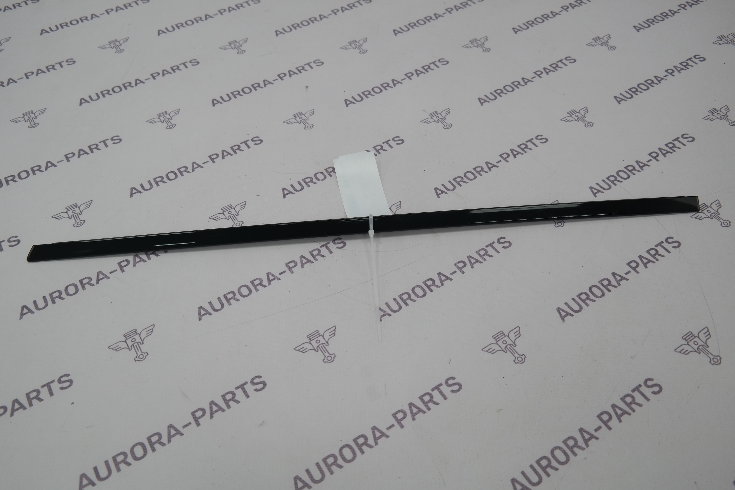 Молдинг рамки задней двери (верхний) RH Land Rover Discovery Sport