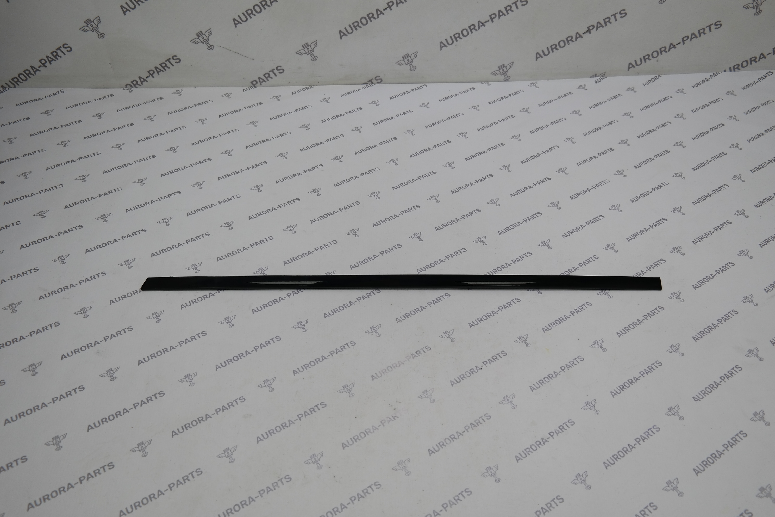 Молдинг рамки задней двери (верхний) RH Land Rover Discovery Sport