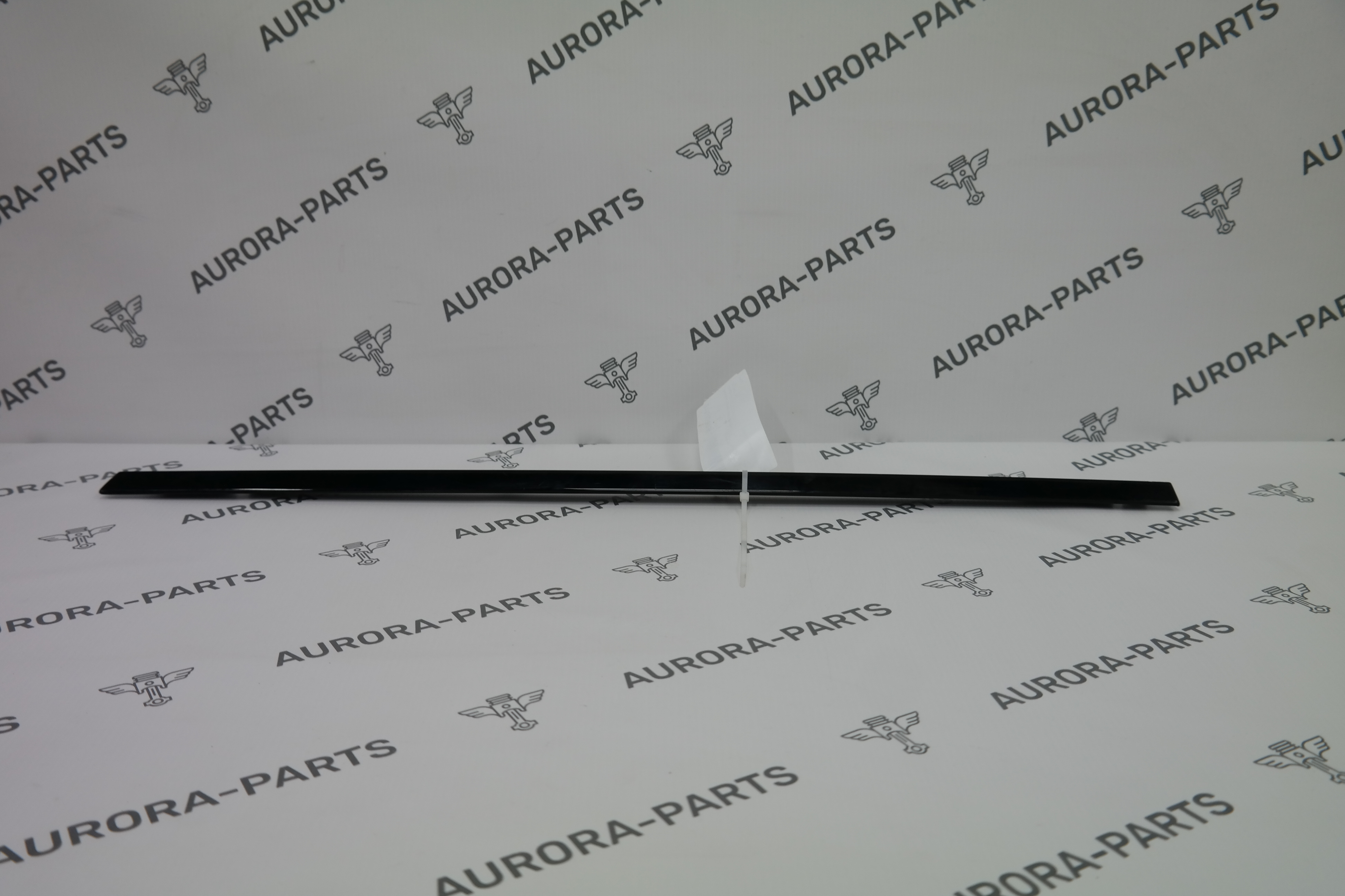 Молдинг рамки задней двери (верхний) RH Land Rover Discovery Sport