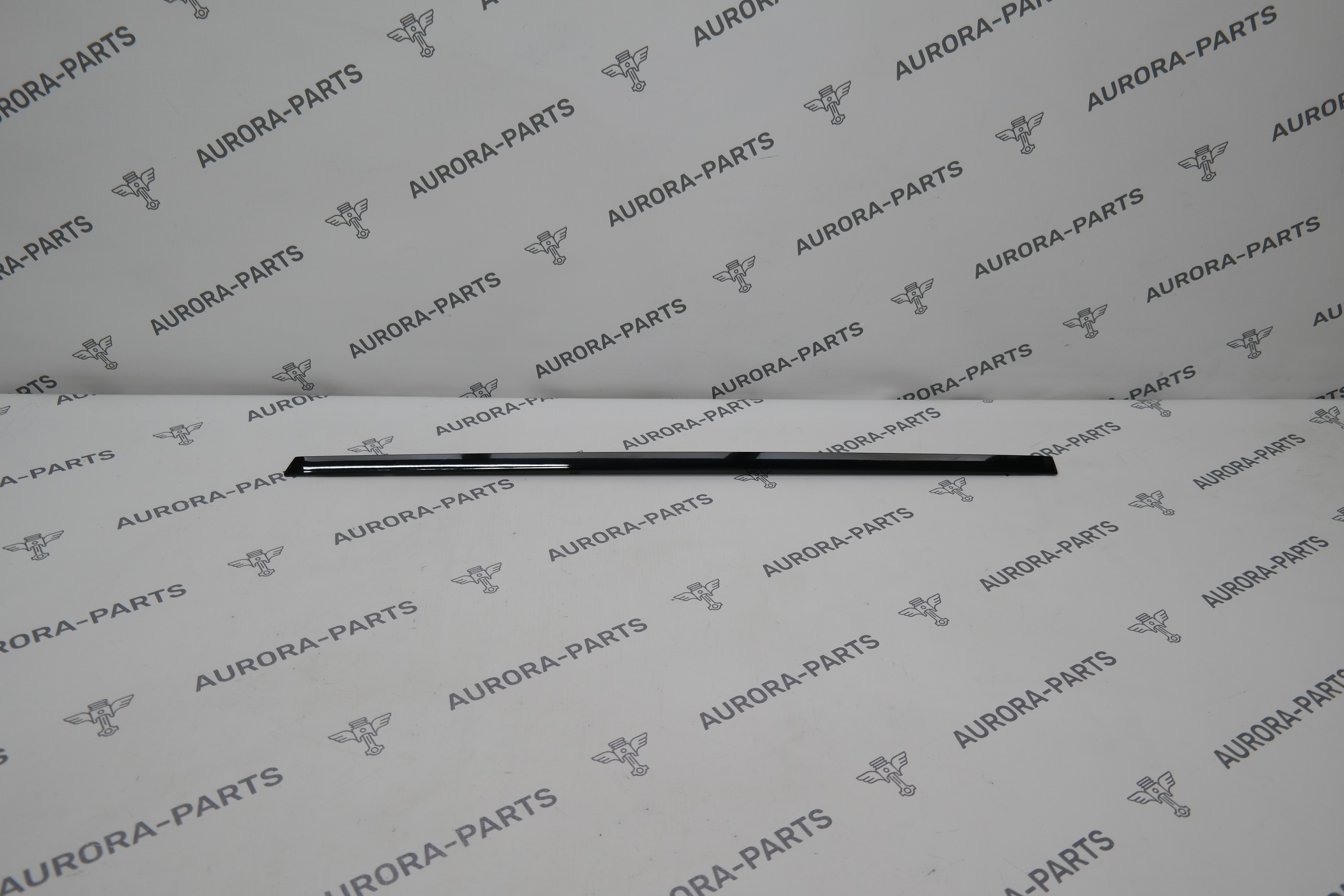 Молдинг рамки задней двери (верхний) RH Land Rover Discovery Sport