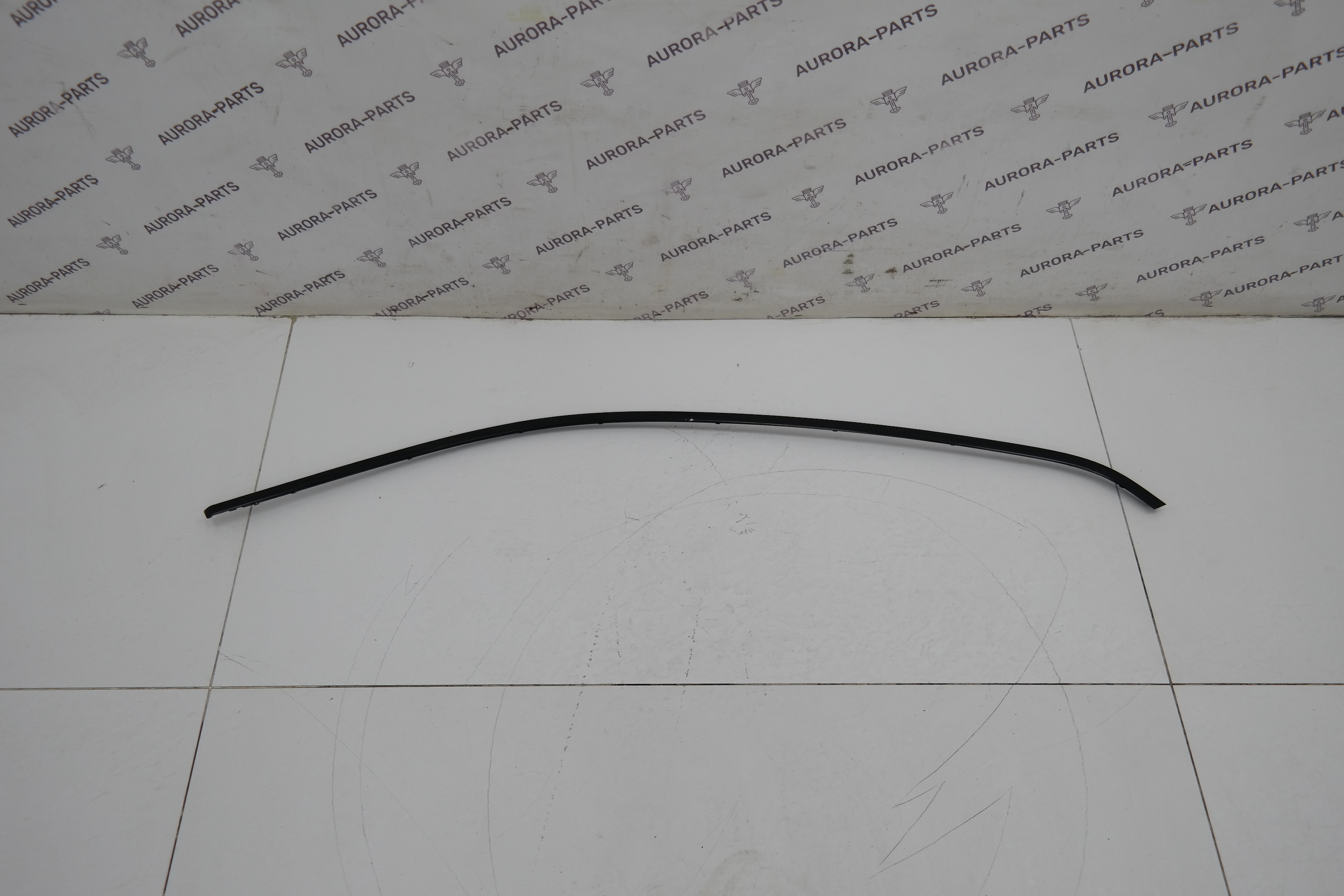 Молдинг рамки передней двери (верхний) RH Land Rover Discovery Sport