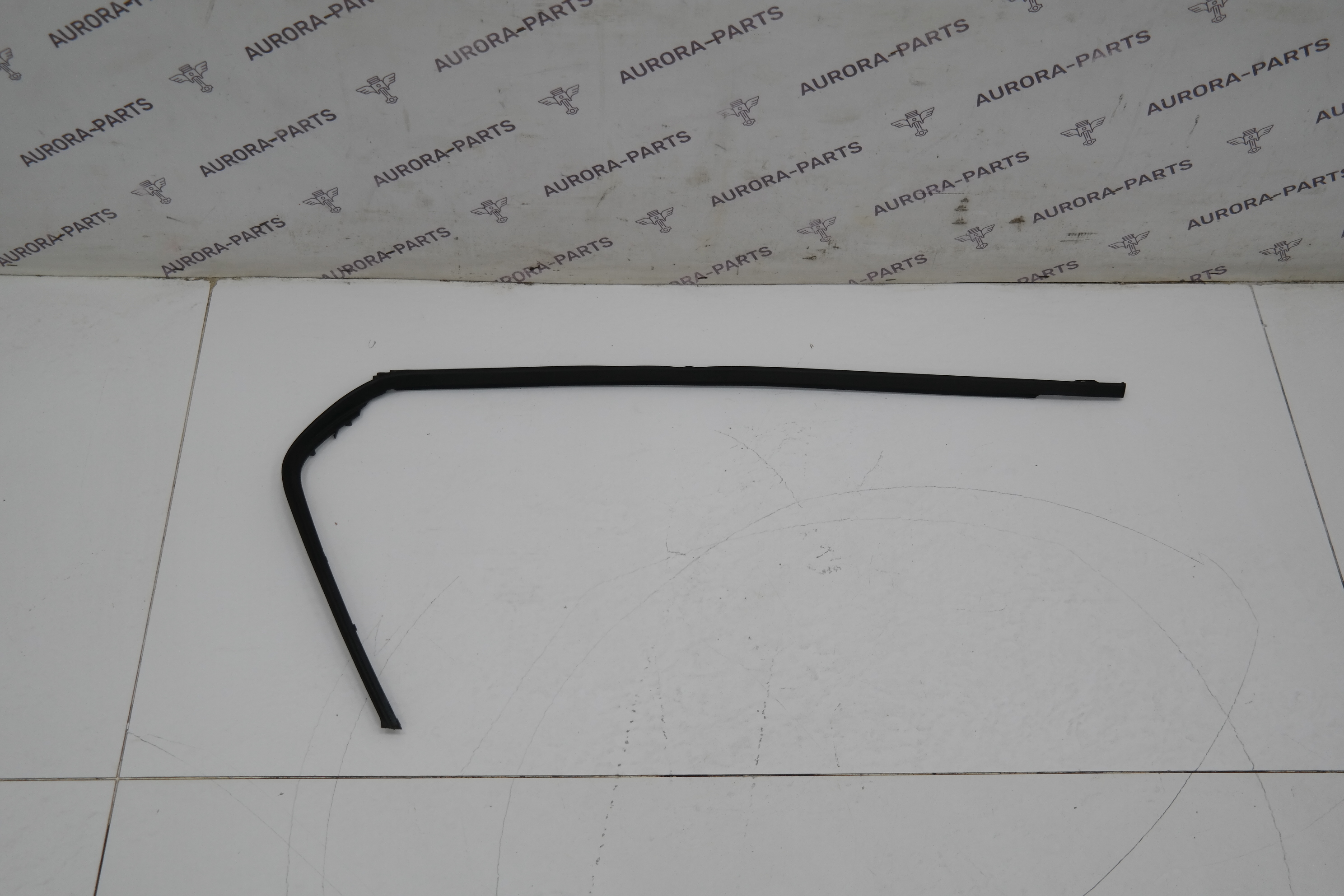 Молдинг, бархотка задней двери LH Land Rover Discovery Sport