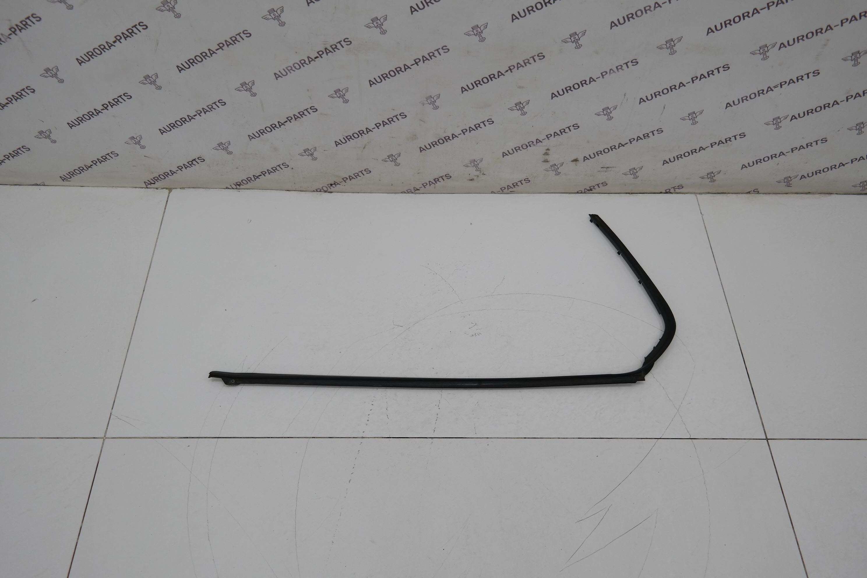 Молдинг, бархотка задней двери LH Land Rover Discovery Sport