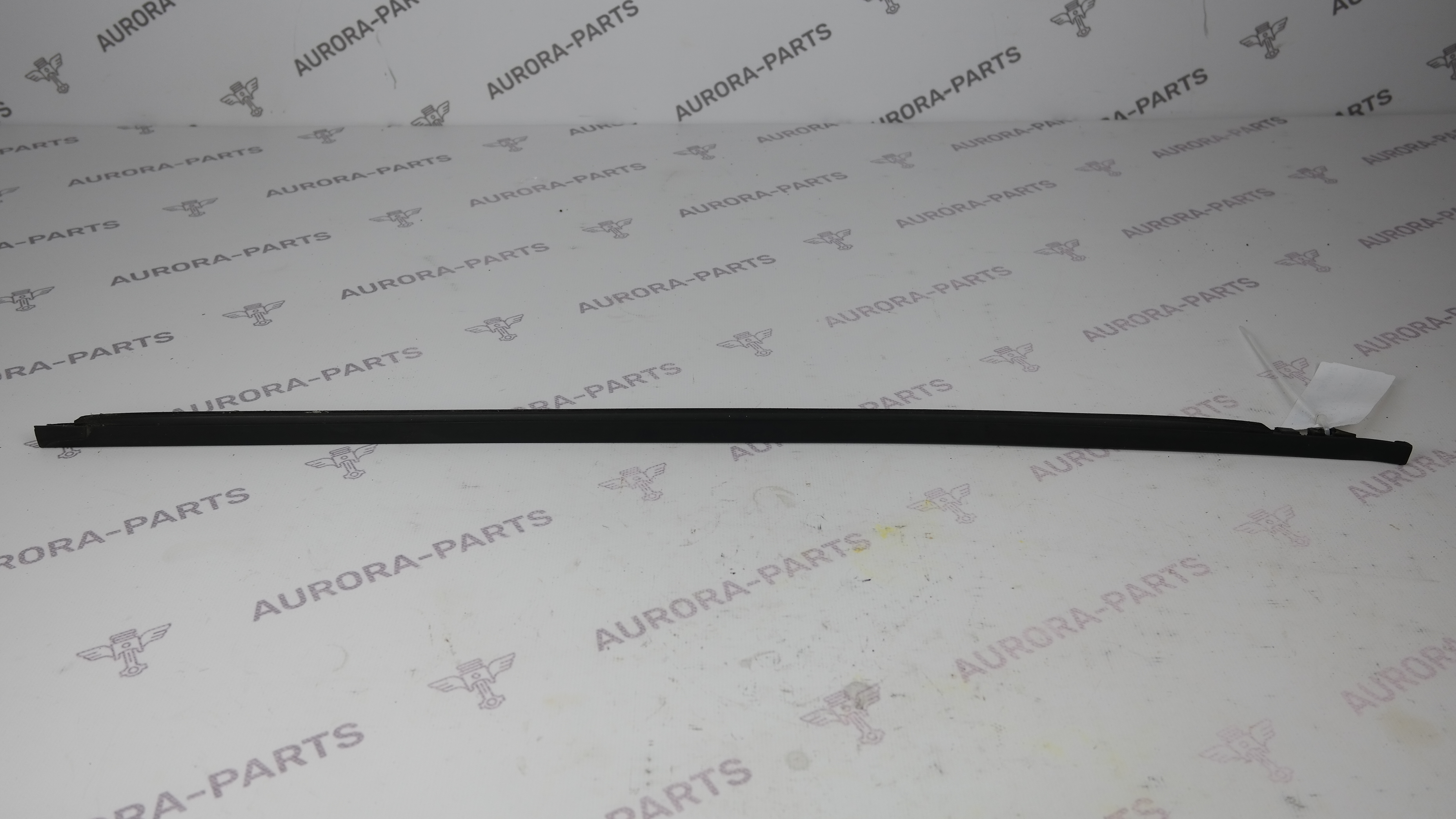 Молдинг, бархотка передней двери LH Land Rover Discovery Sport