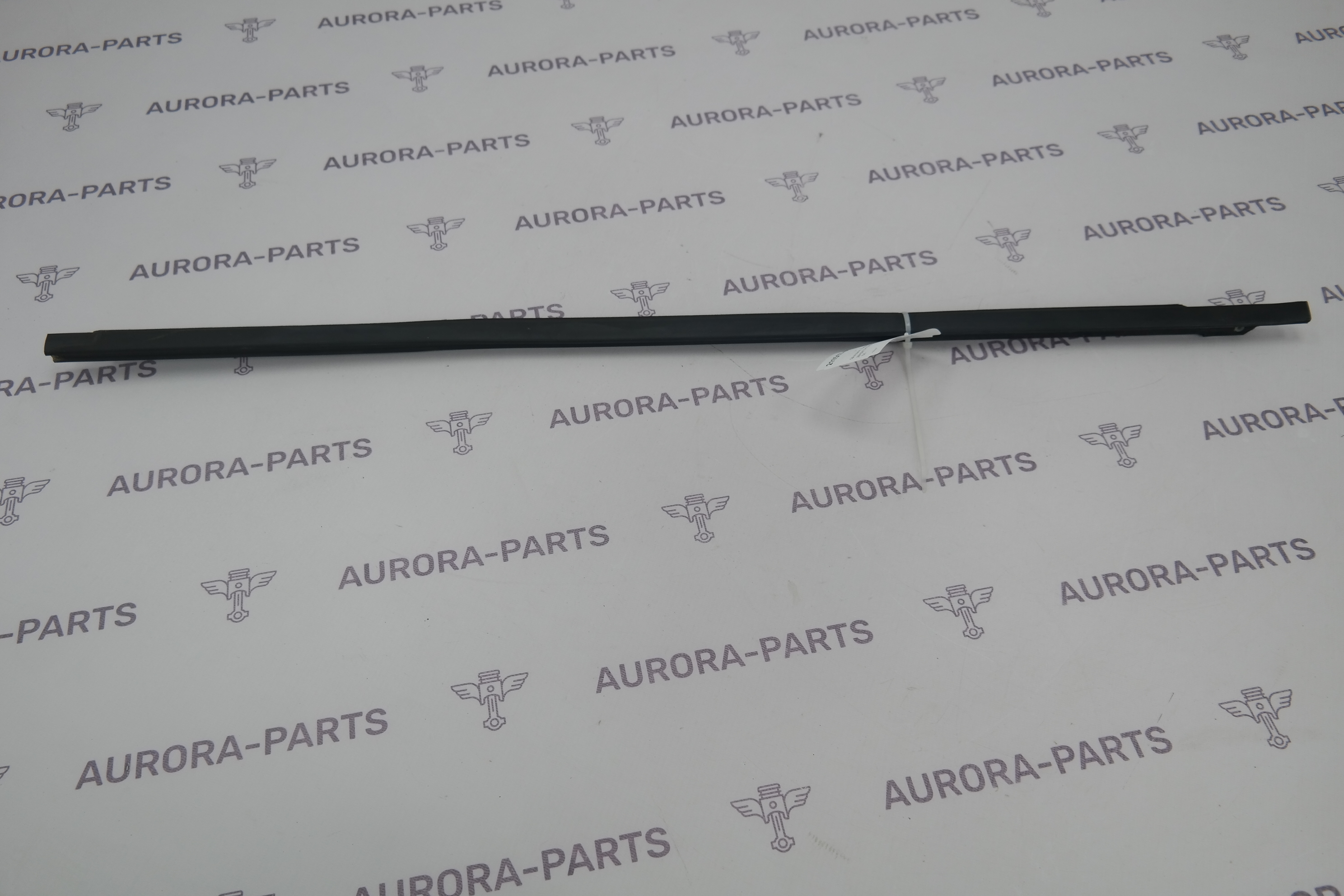 Молдинг, бархотка передней двери LH Land Rover Discovery Sport