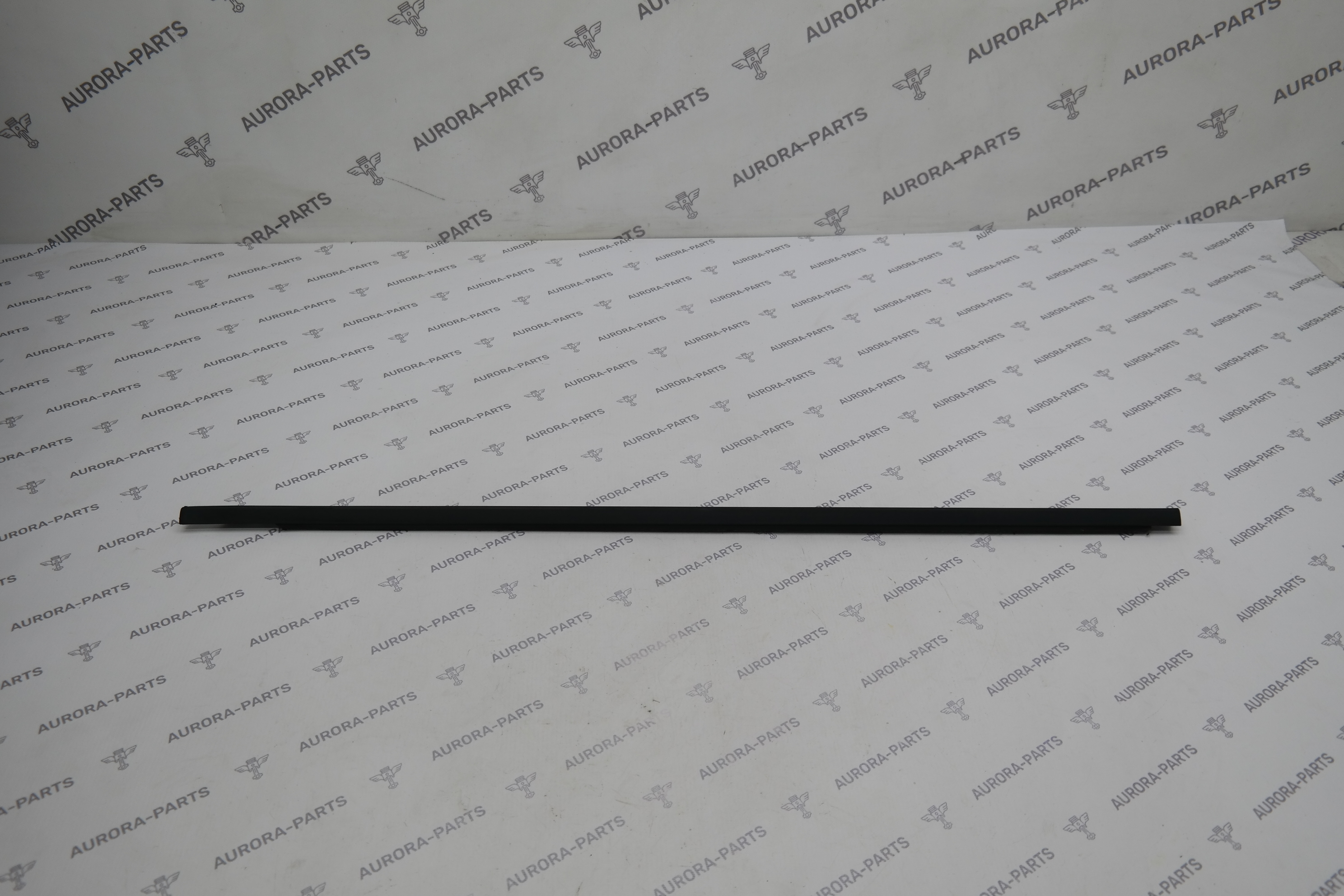 Молдинг, бархотка передней двери LH Land Rover Discovery Sport