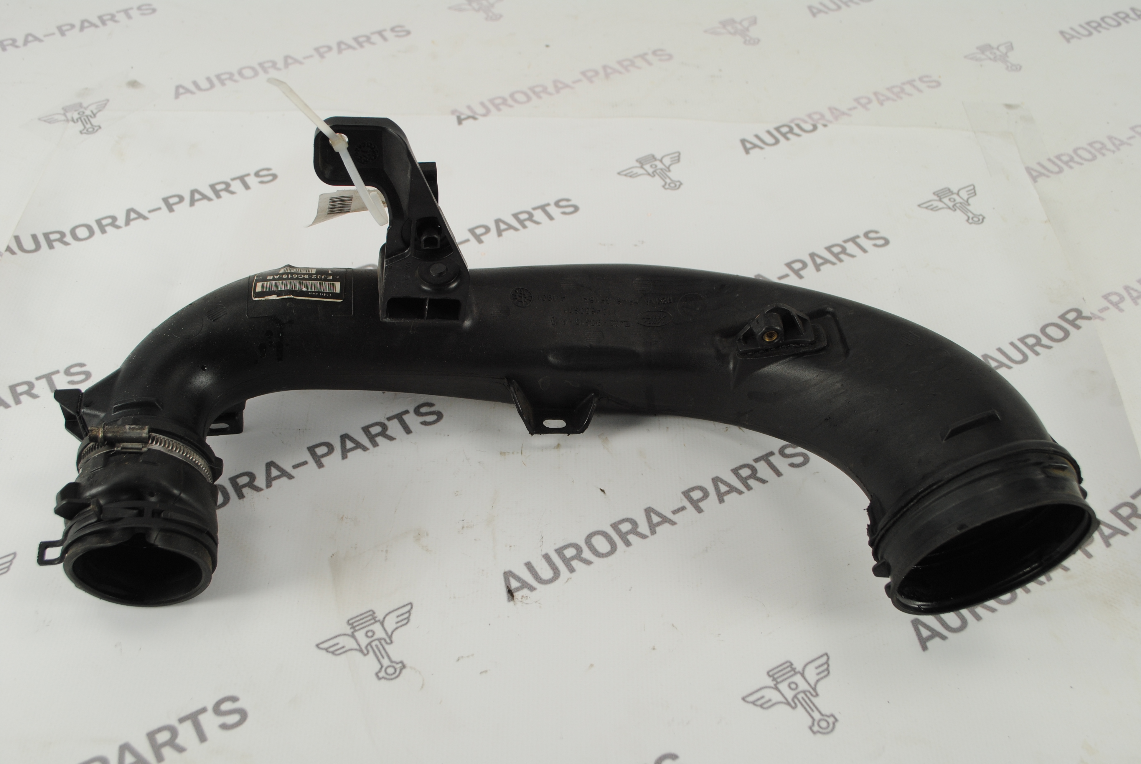 Трубопровод впускной 2.2D Land Rover Discovery Sport