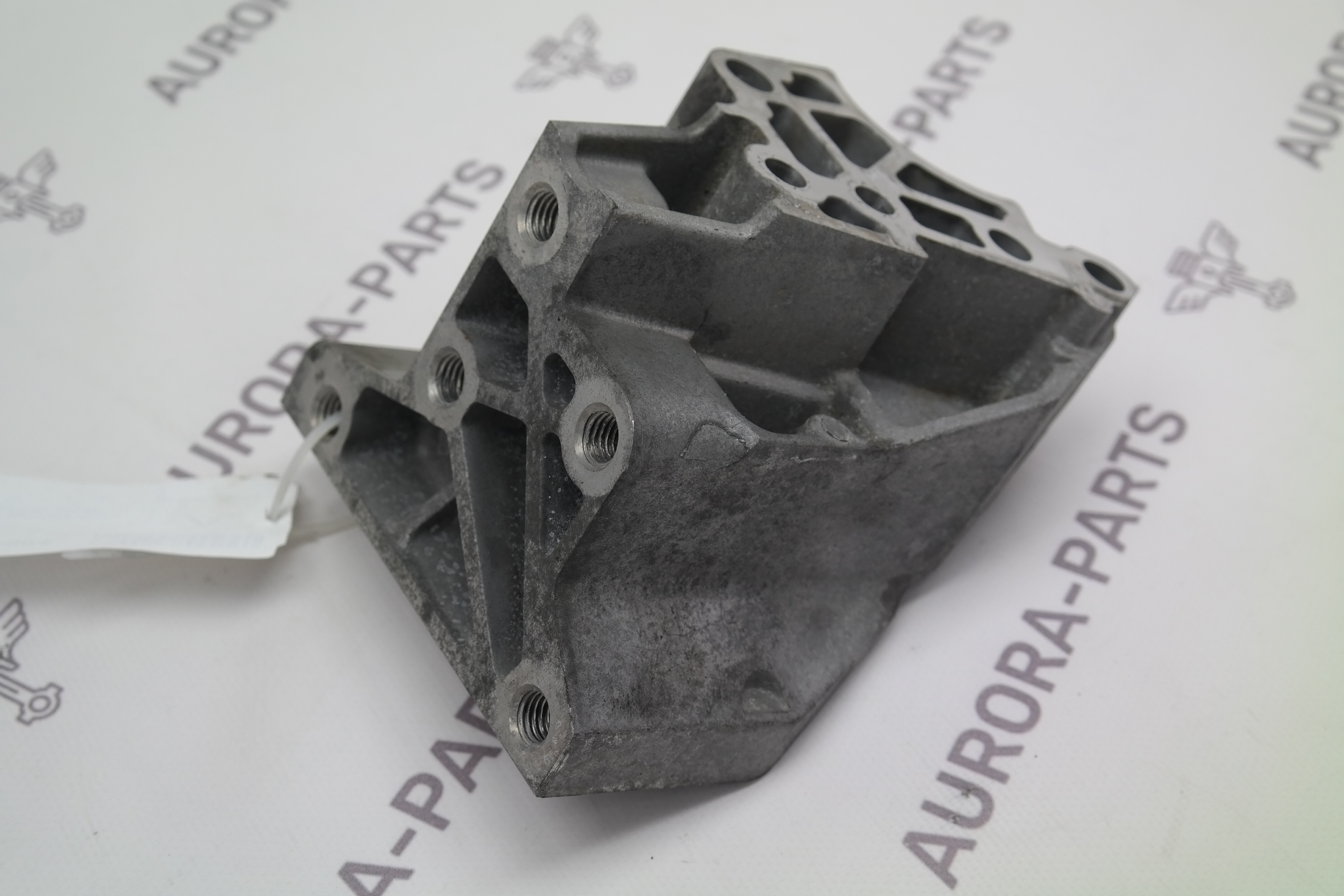 Кронштейн двигателя справа 2.2D Land Rover Discovery Sport