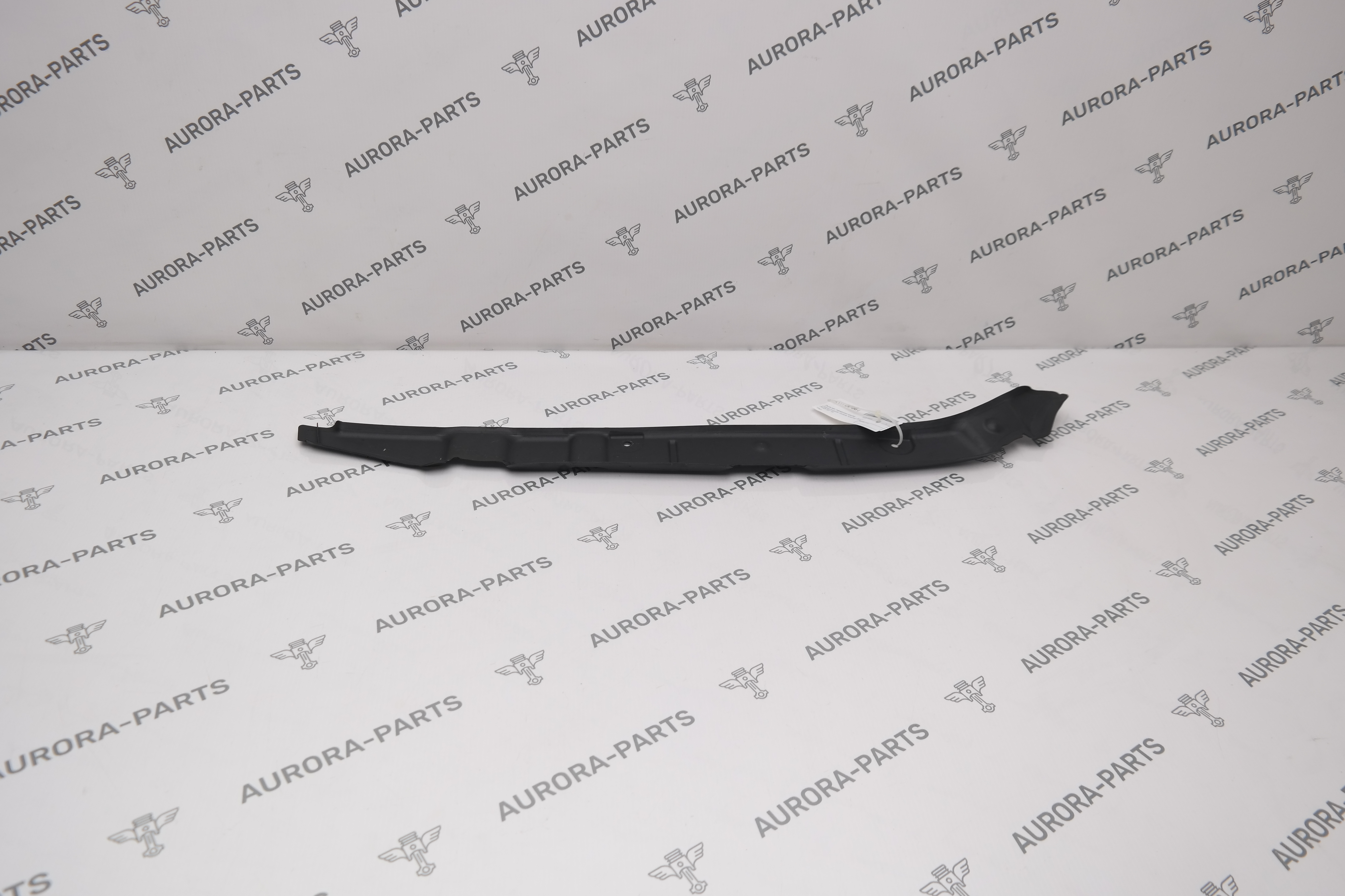 Пыльник переднего крыла (Замыкающая панель крыла) RH Audi Q7