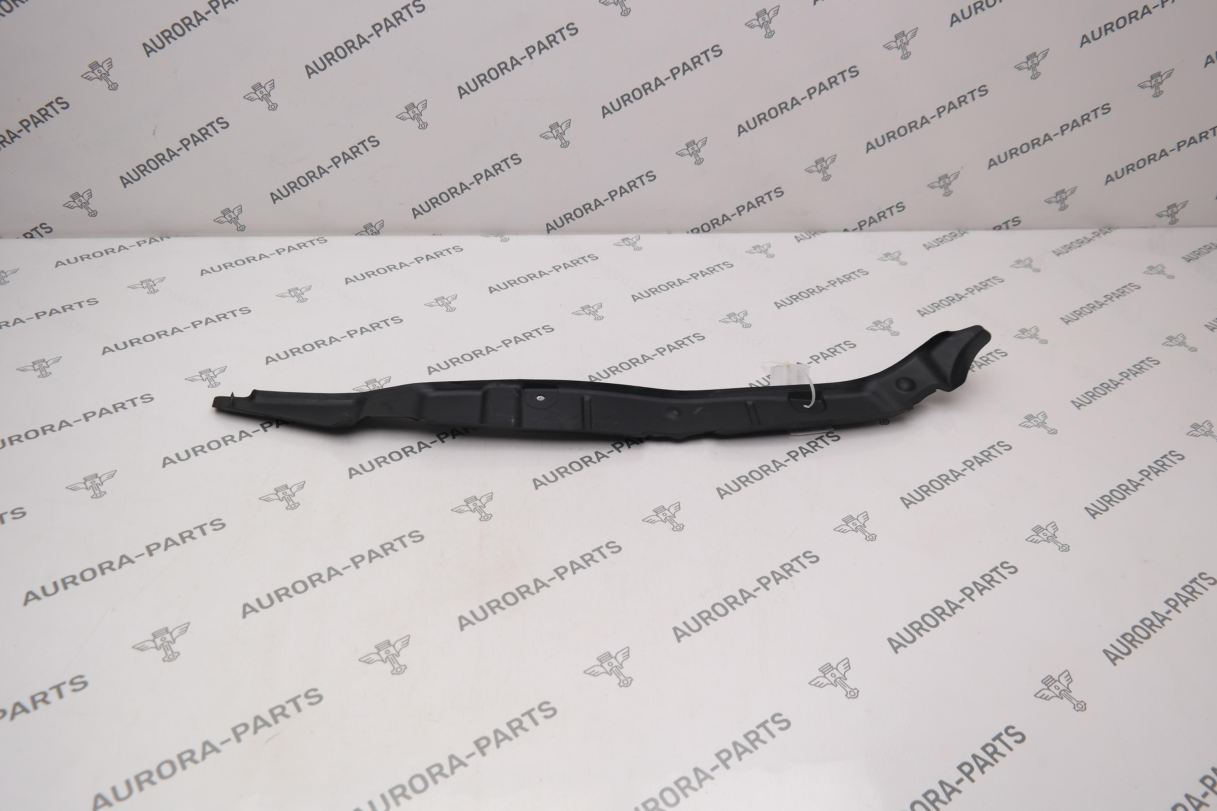 Пыльник переднего крыла (Замыкающая панель крыла) RH Audi Q7