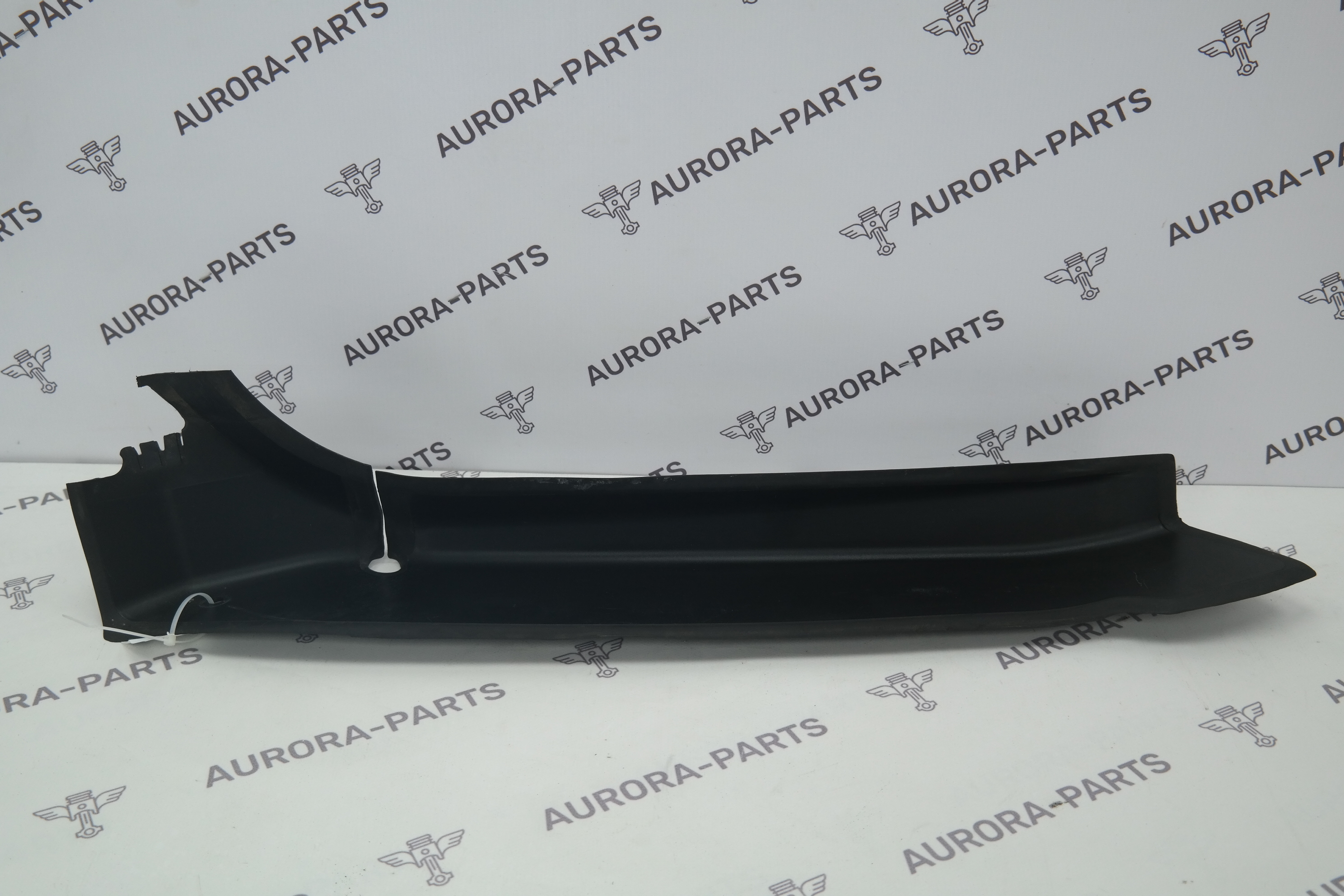 Водосток проема крышки багажника LH Land Rover Range Rover Sport