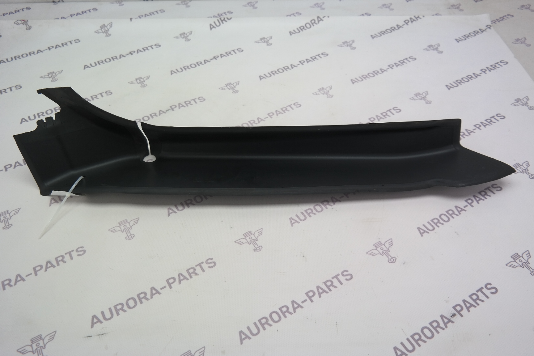 Водосток проема крышки багажника LH Land Rover Range Rover Sport